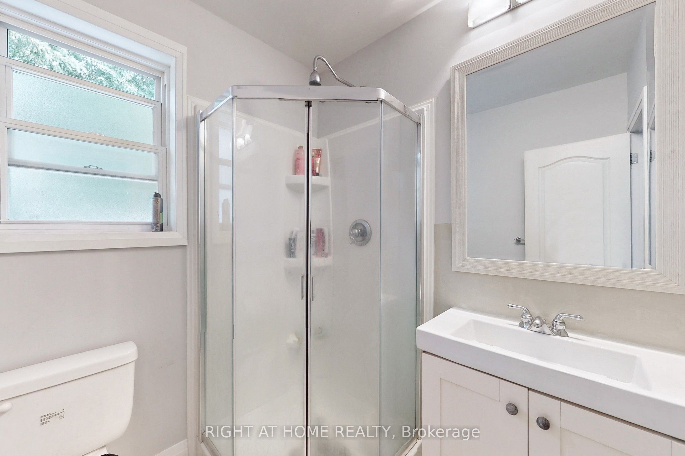 1 Edgebrook Drive Property Photo 18