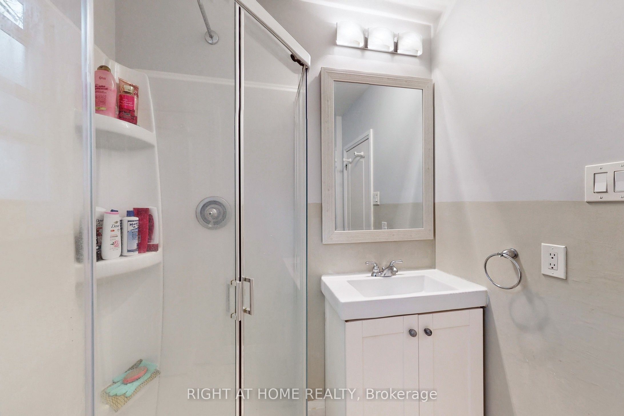 1 Edgebrook Drive Property Photo 19