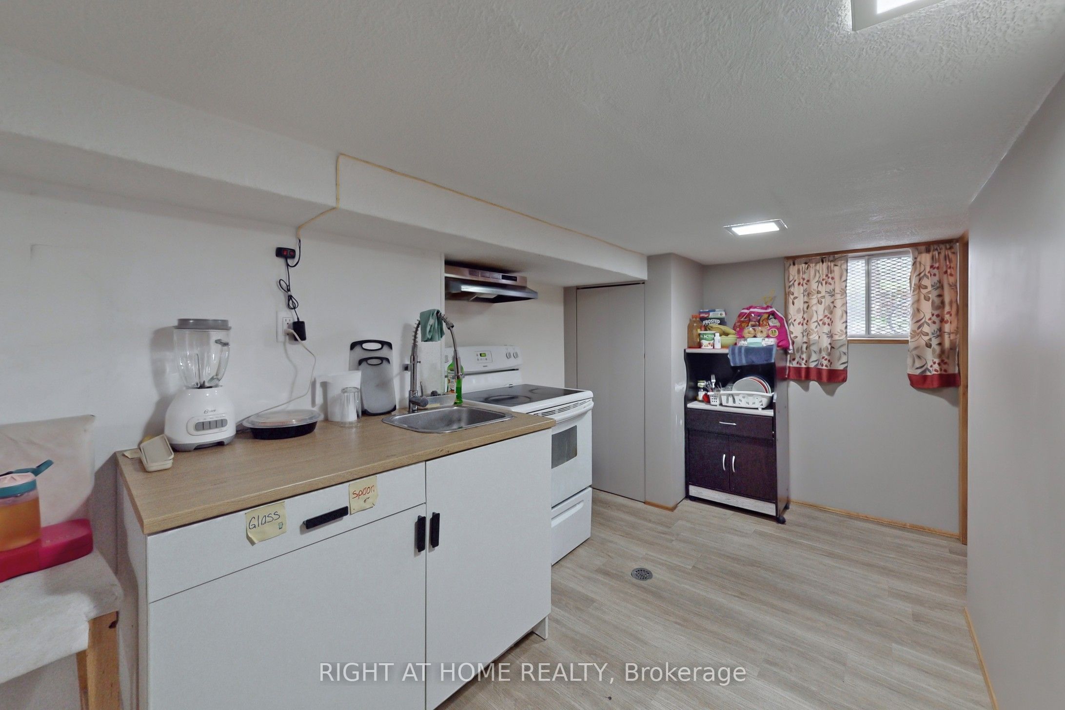 1 Edgebrook Drive Property Photo 21