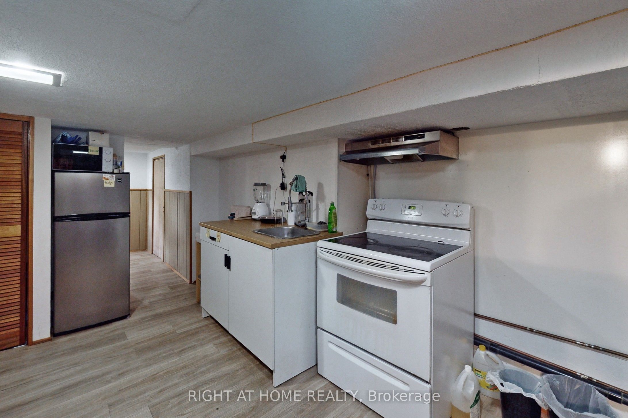 1 Edgebrook Drive Property Photo 22