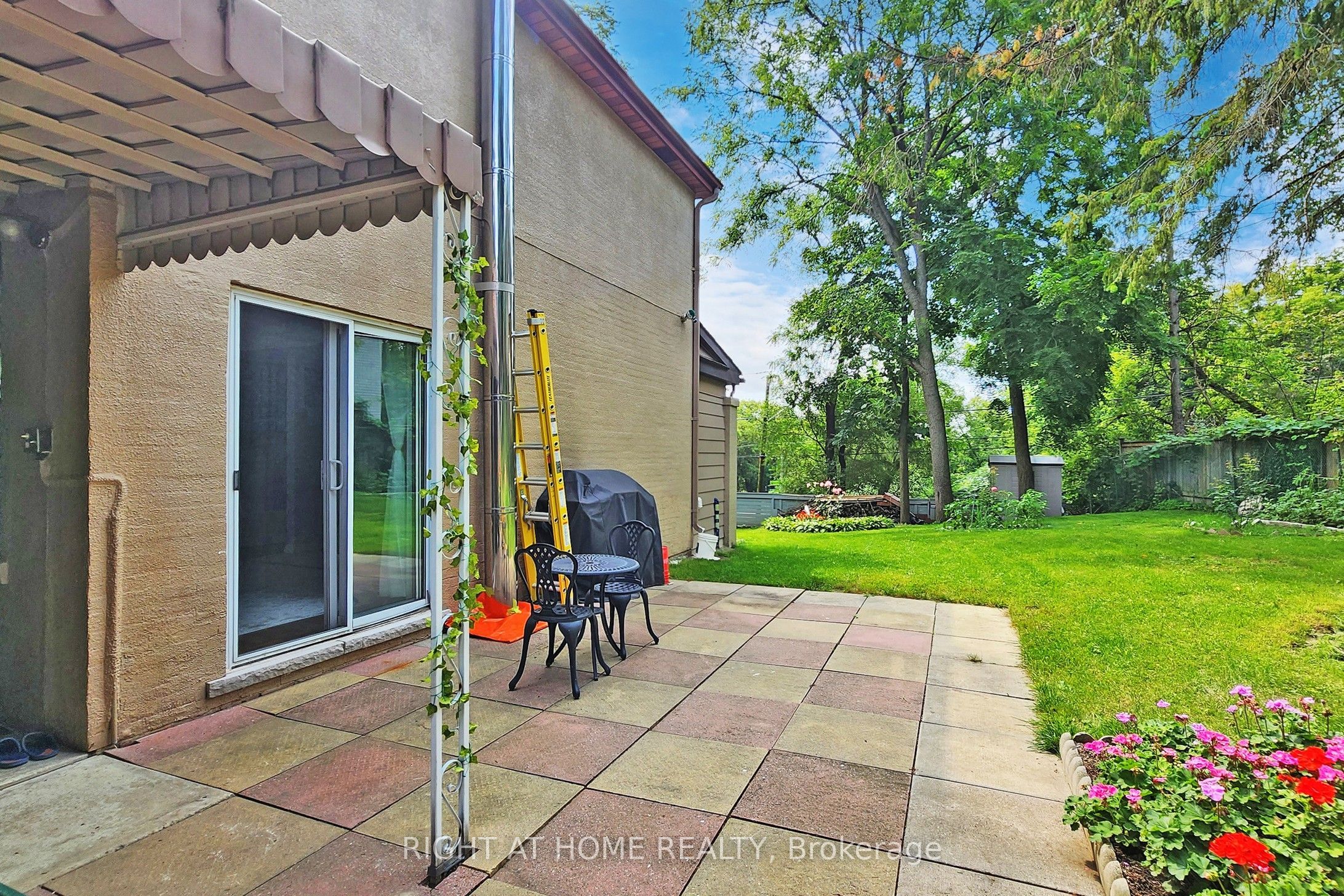 1 Edgebrook Drive Property Photo 28