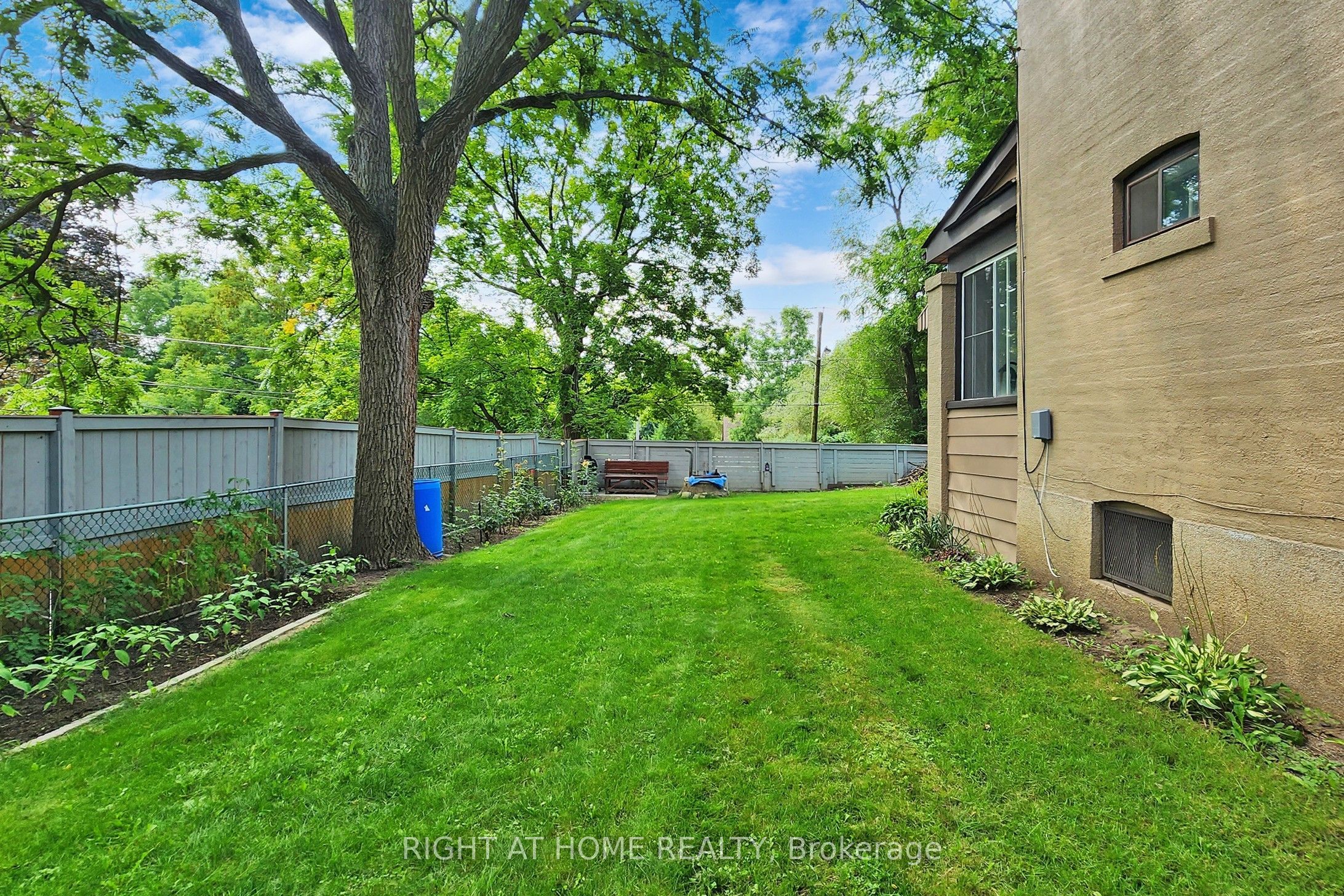 1 Edgebrook Drive Property Photo 29