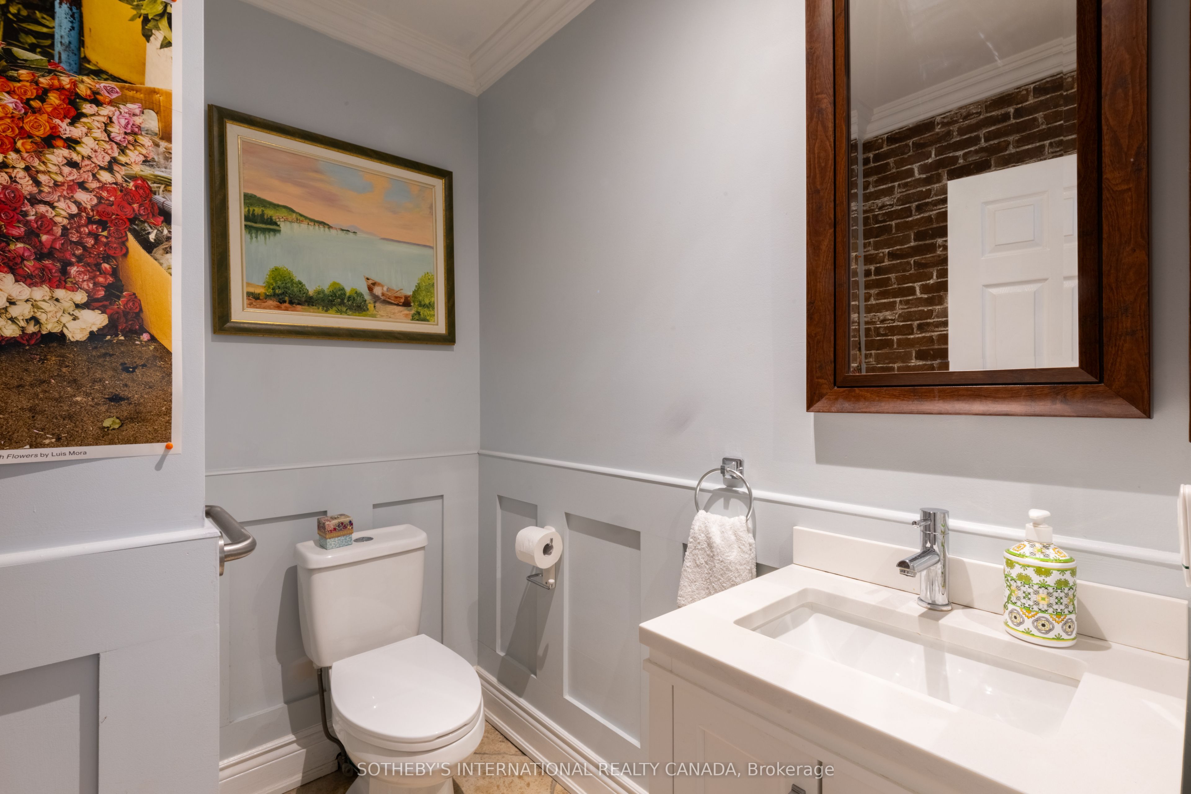 960a The Queensway Property Photo 6