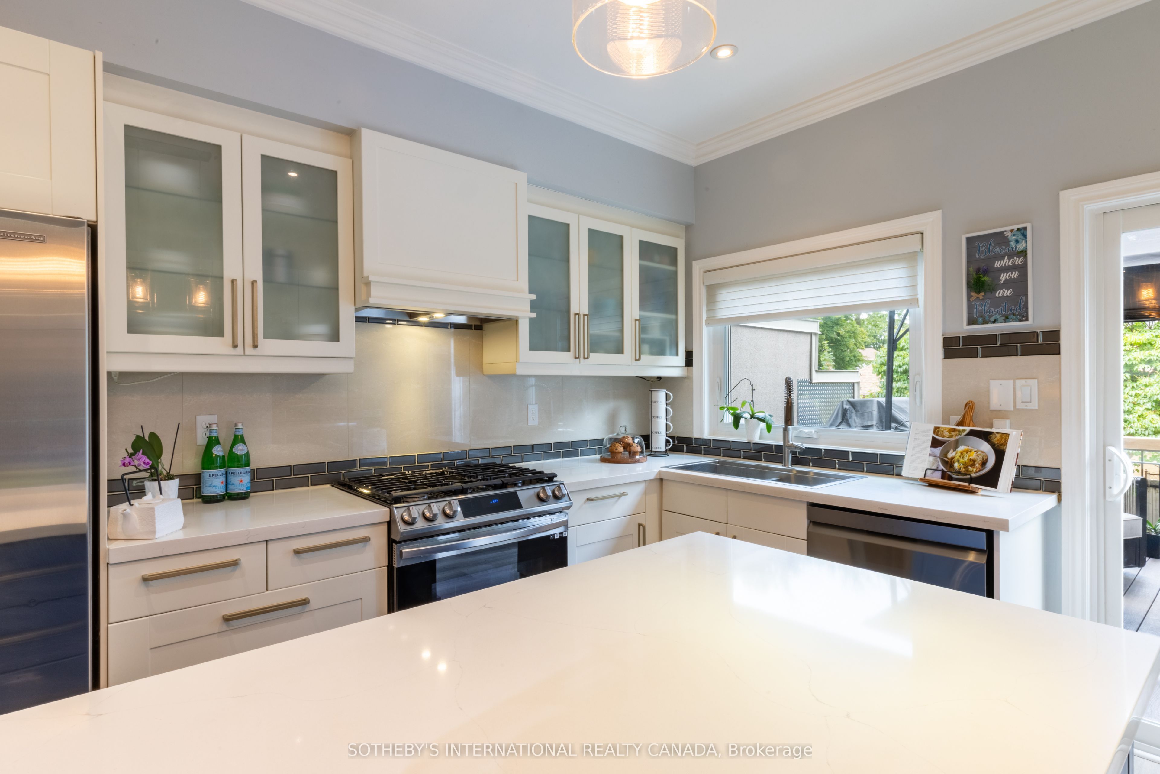 960a The Queensway Property Photo 10