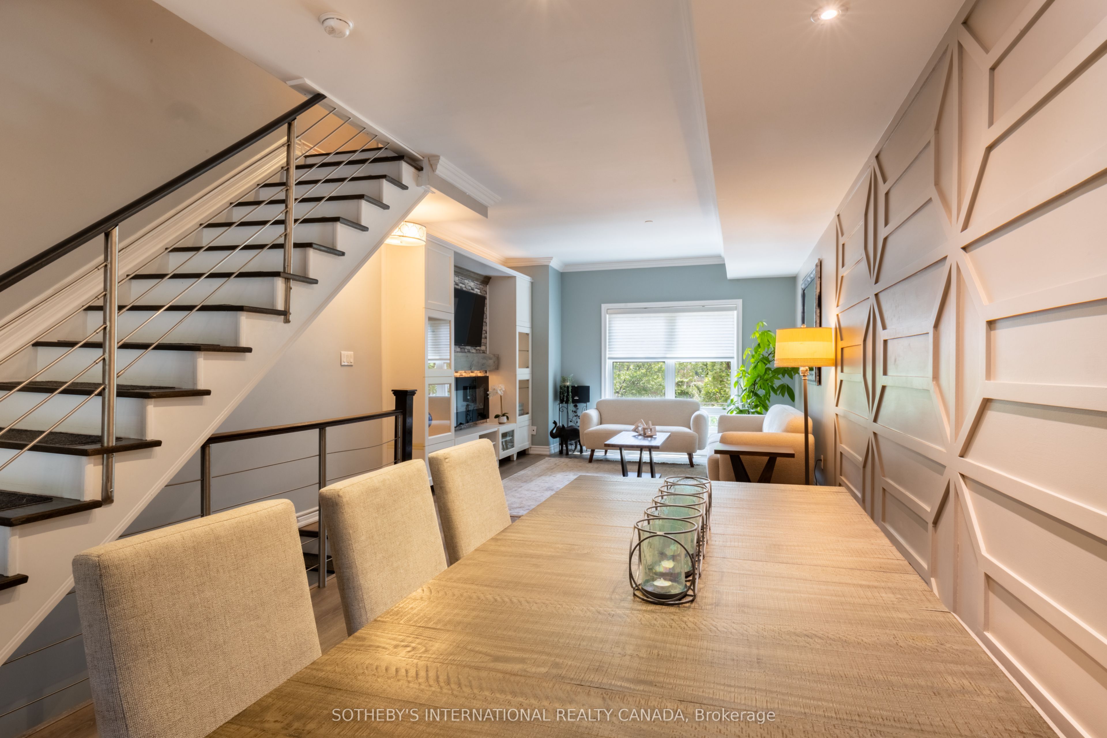 960a The Queensway Property Photo 12