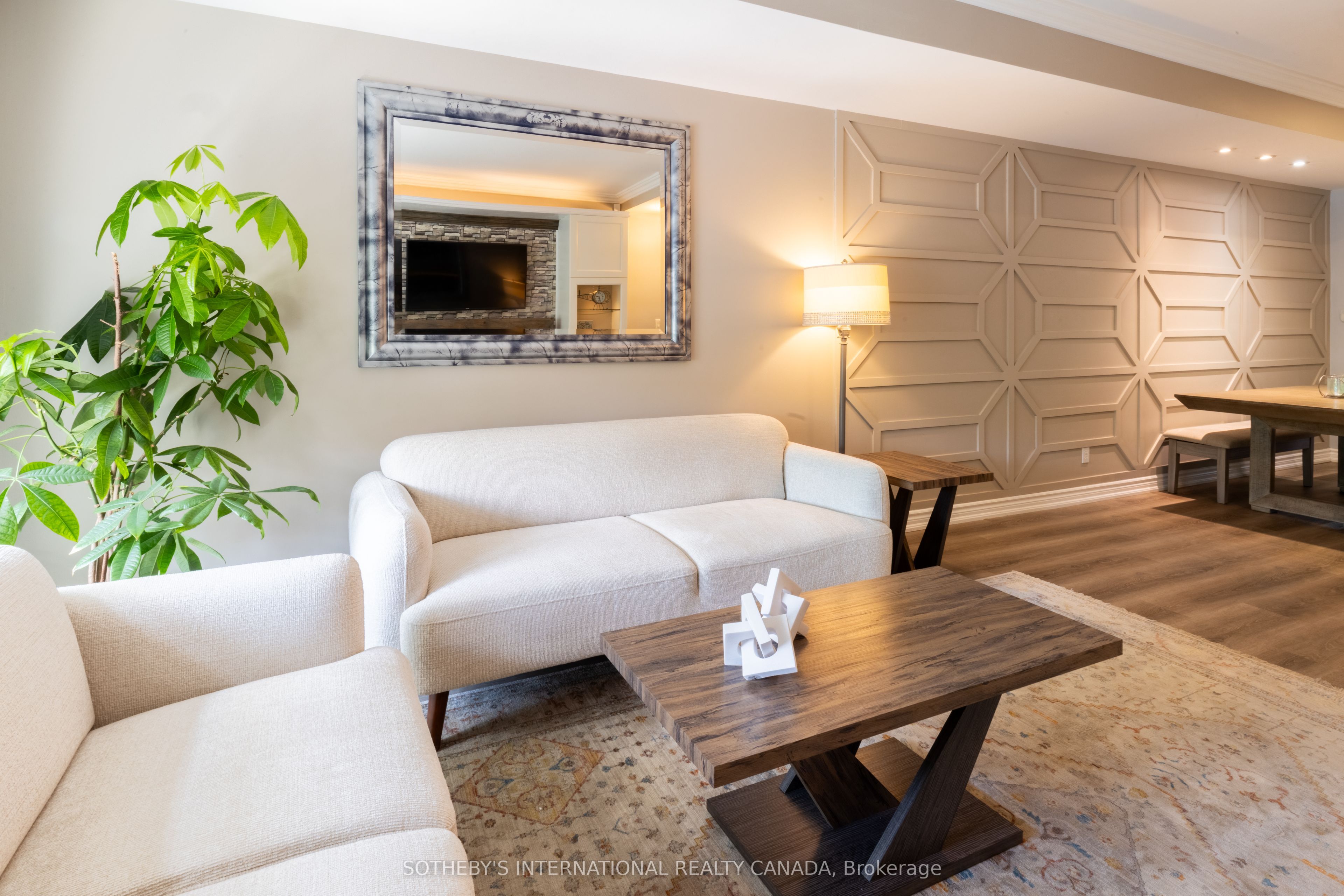 960a The Queensway Property Photo 16