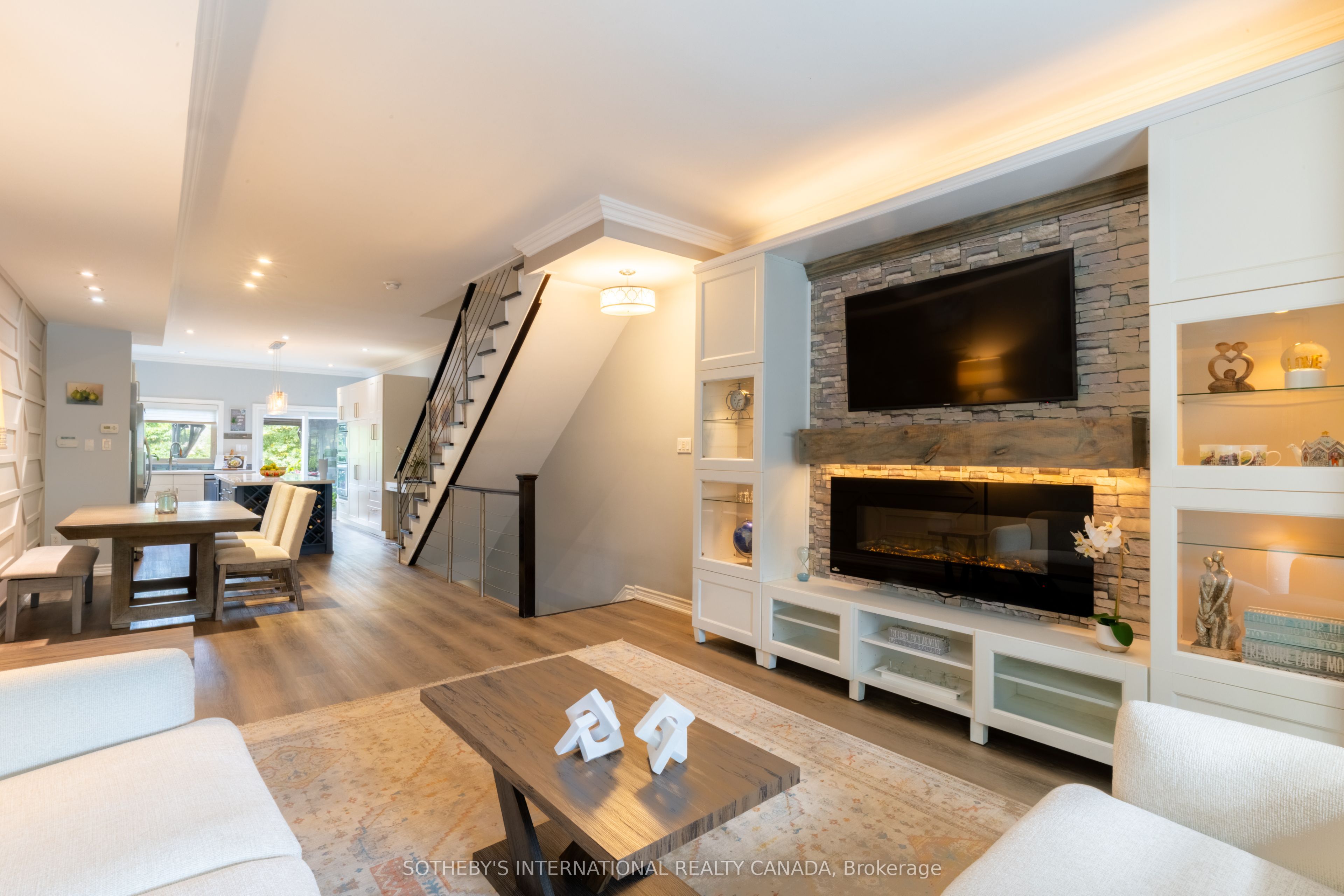 960a The Queensway Property Photo 17