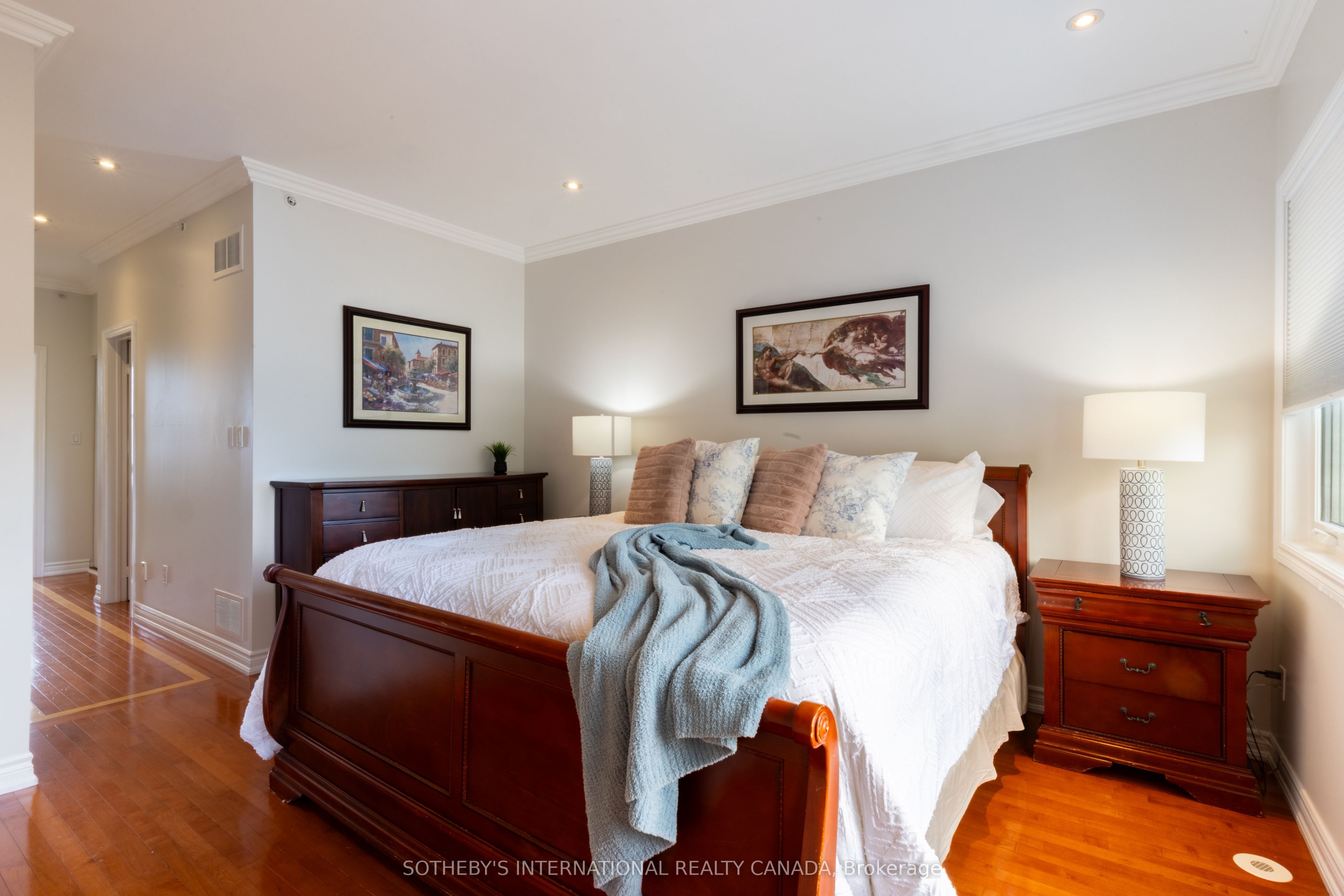 960a The Queensway Property Photo 20