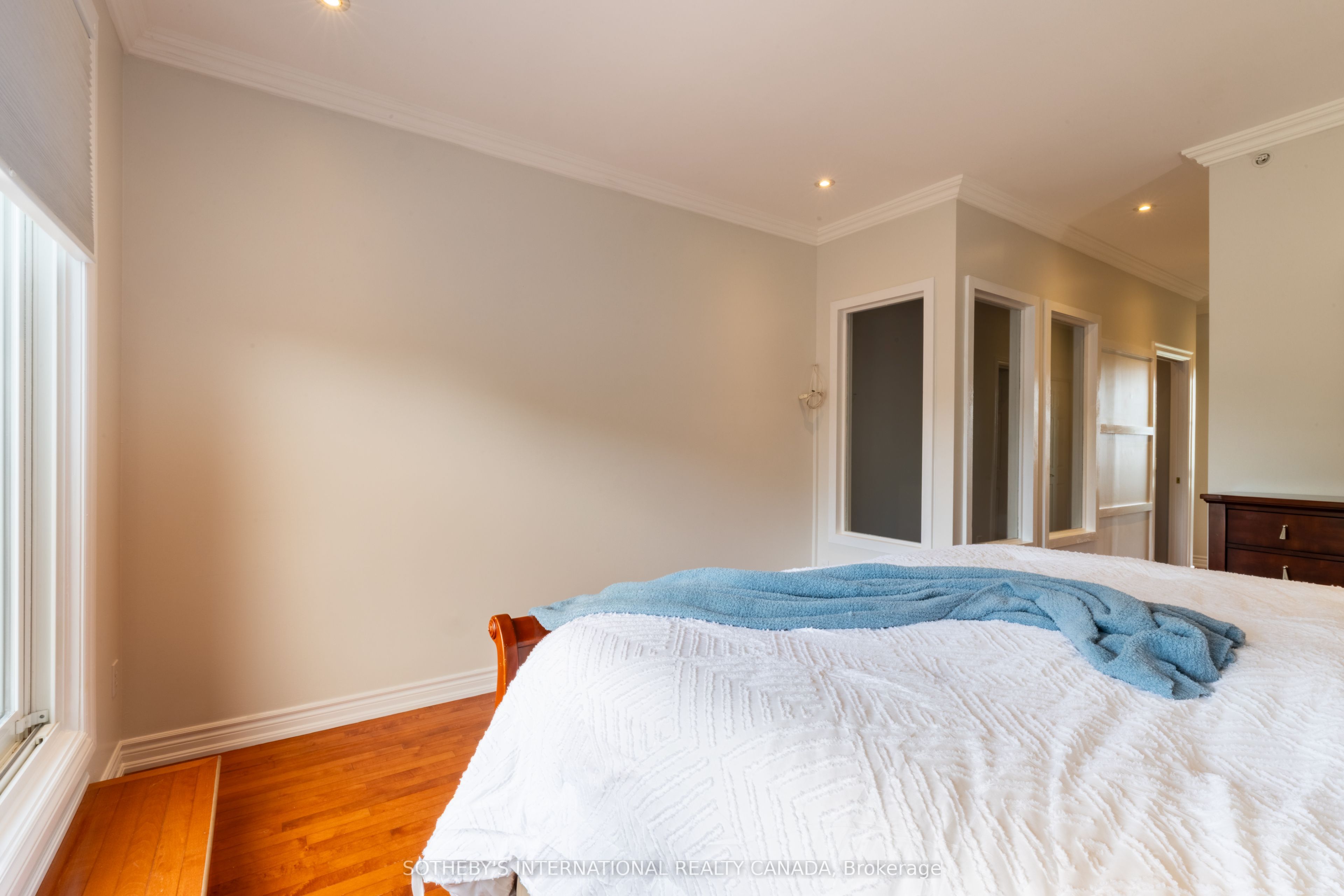 960a The Queensway Property Photo 22