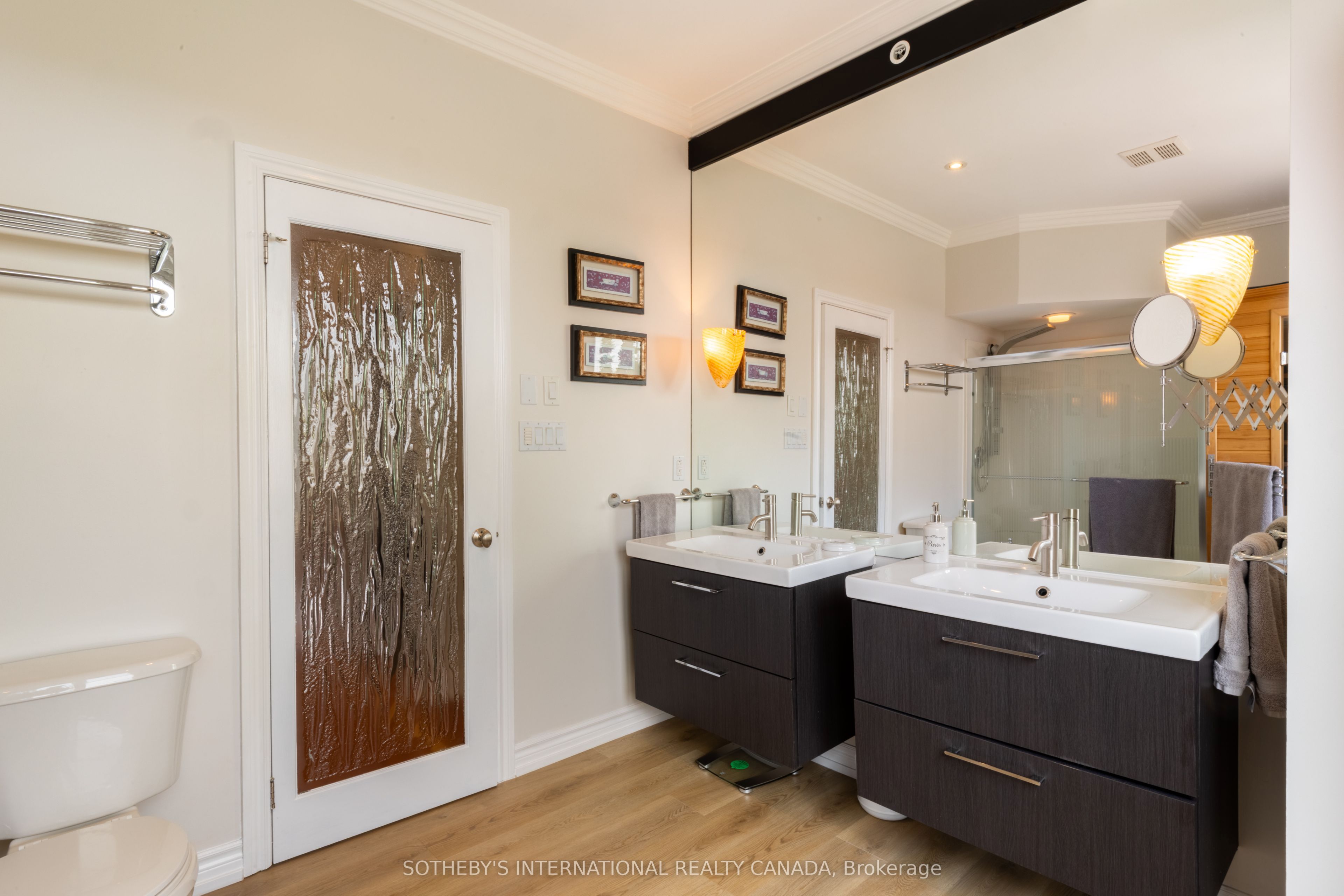 960a The Queensway Property Photo 24