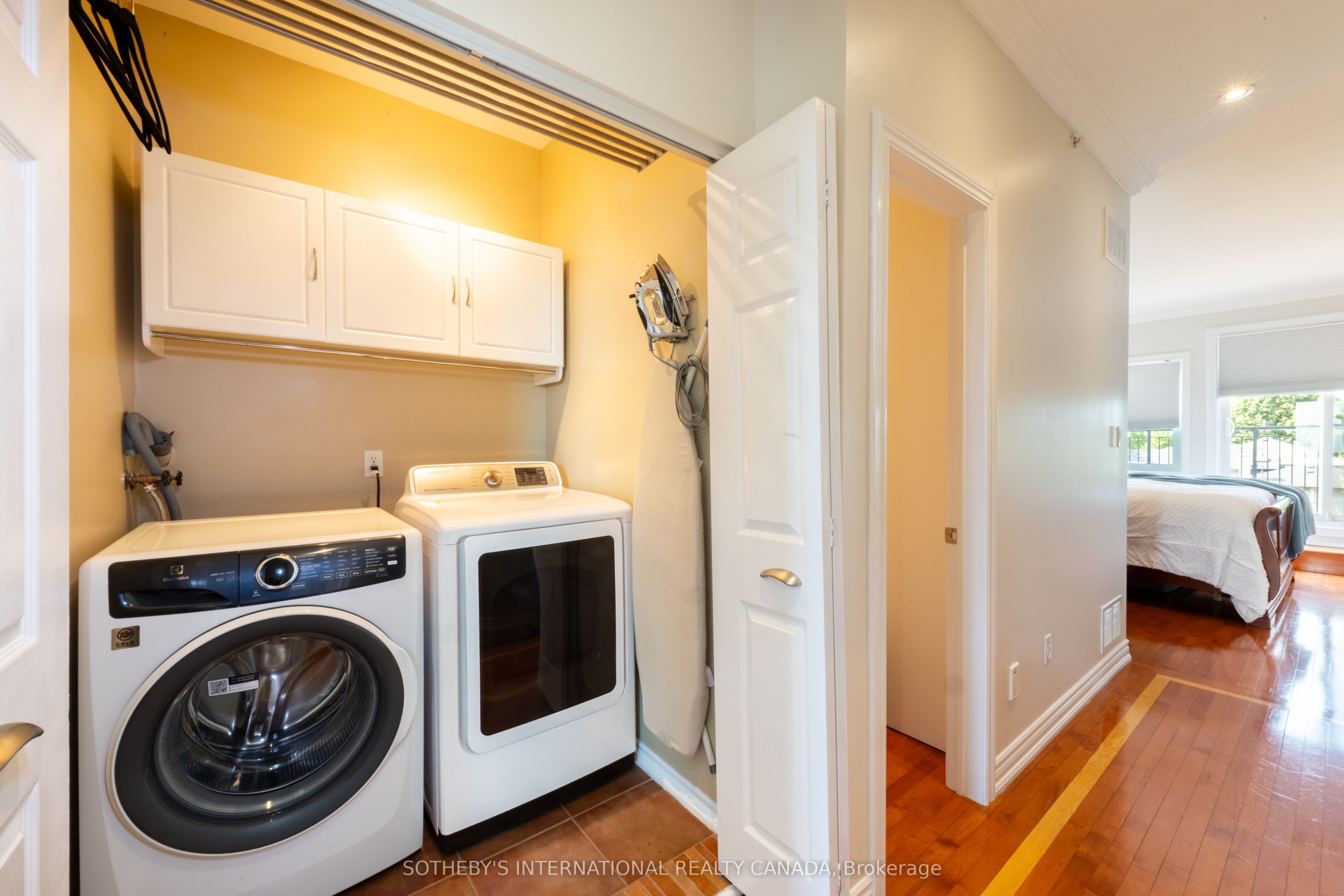 960a The Queensway Property Photo 26