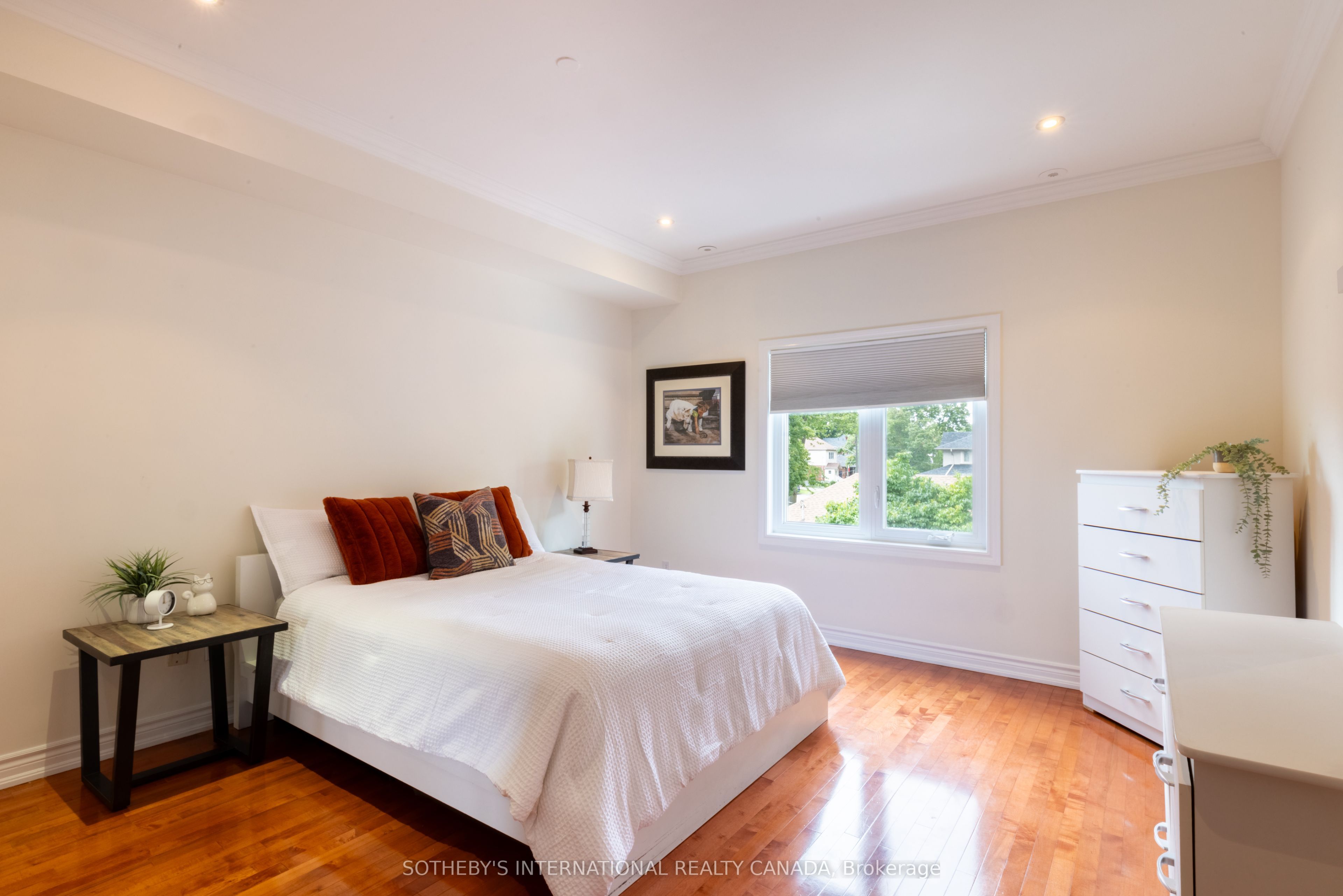 960a The Queensway Property Photo 27