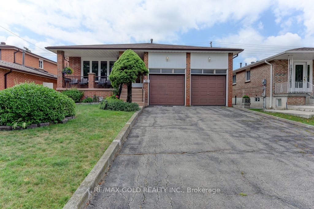 70 Malcolm Crescent Property Photo 1