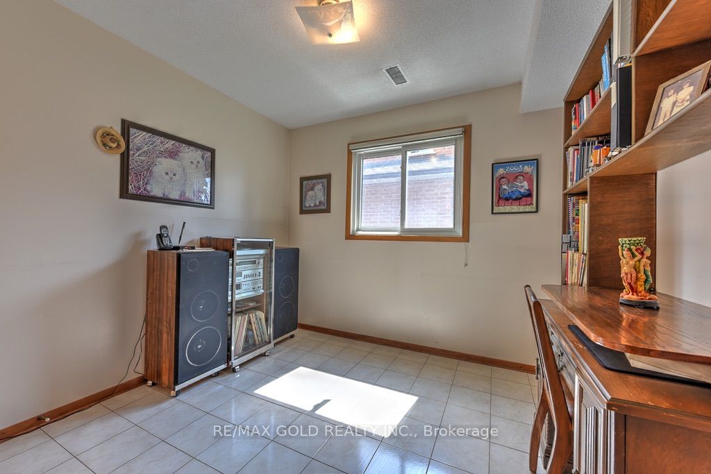 70 Malcolm Crescent Property Photo 30