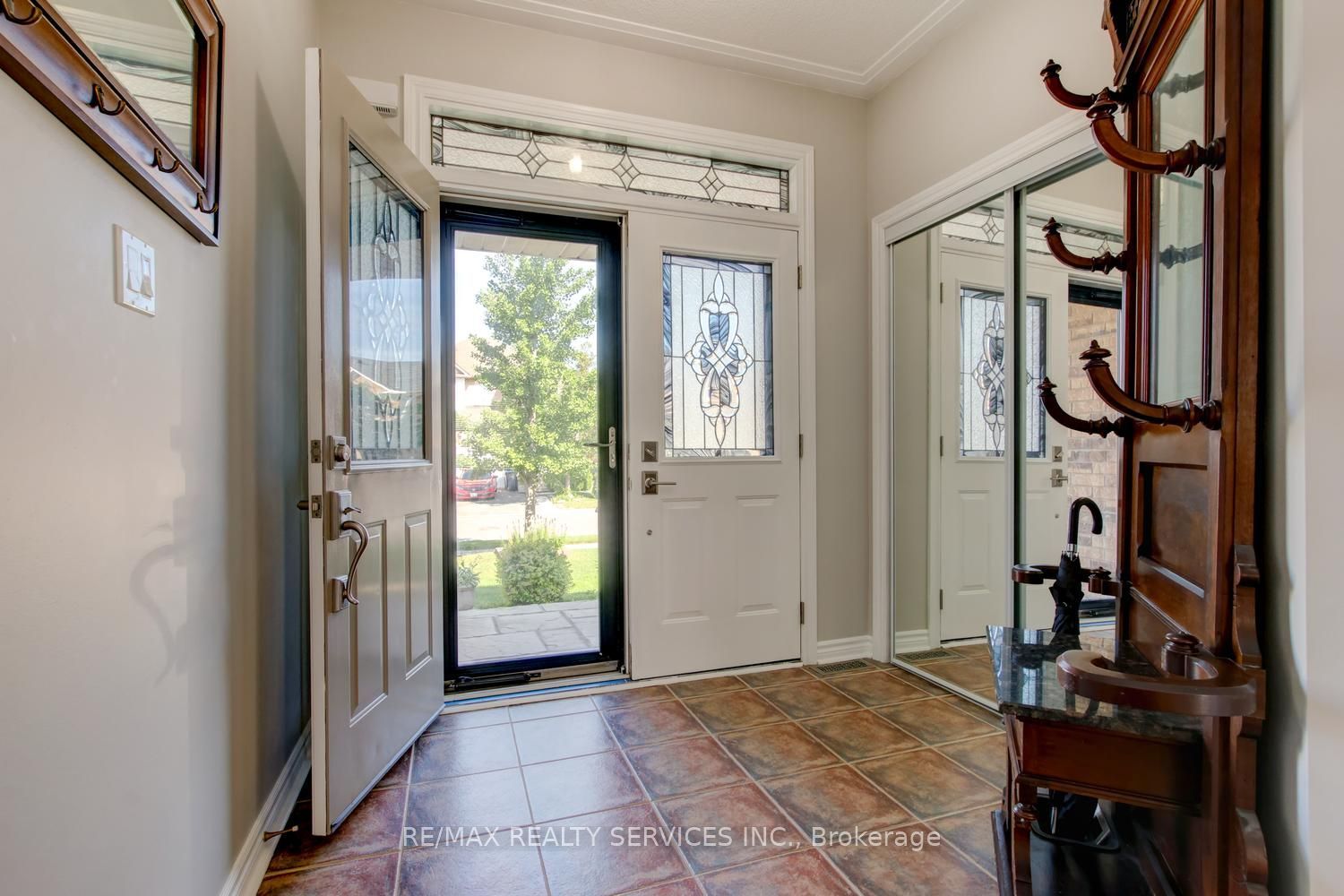 35 Hardgate Crescent Property Photo 2
