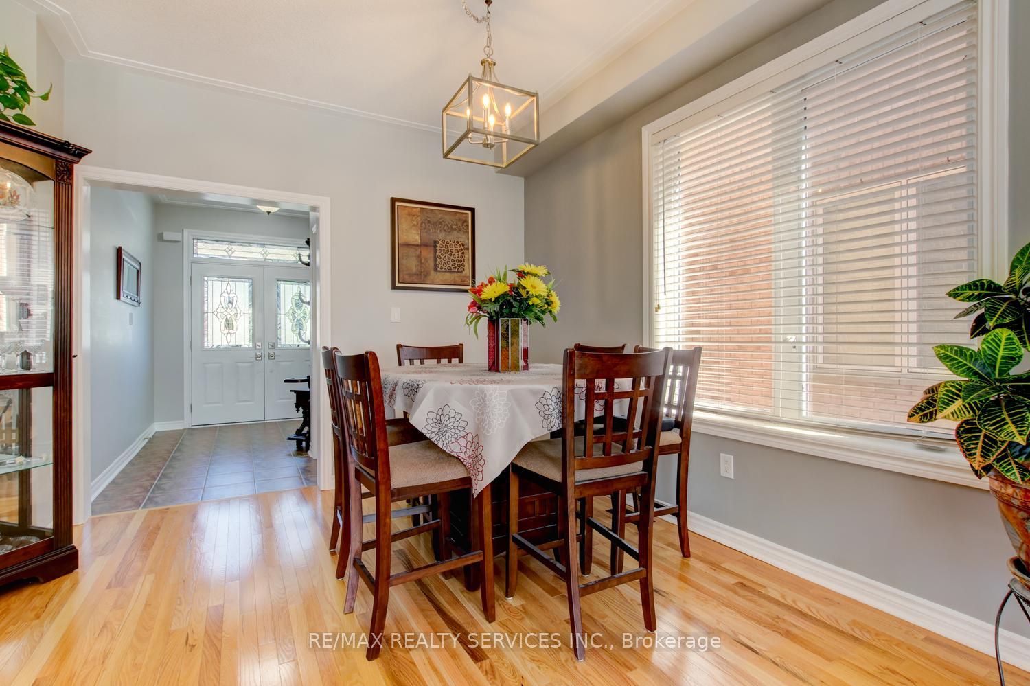 35 Hardgate Crescent Property Photo 3