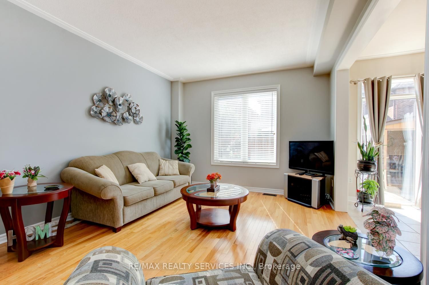 35 Hardgate Crescent Property Photo 6