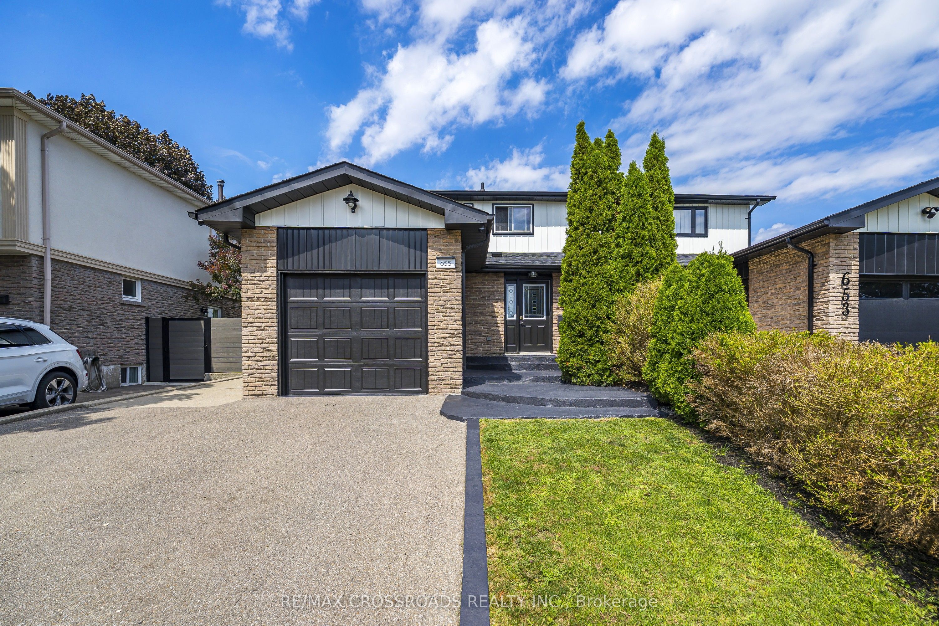 655 Dodsworth Crescent Property Photo 1