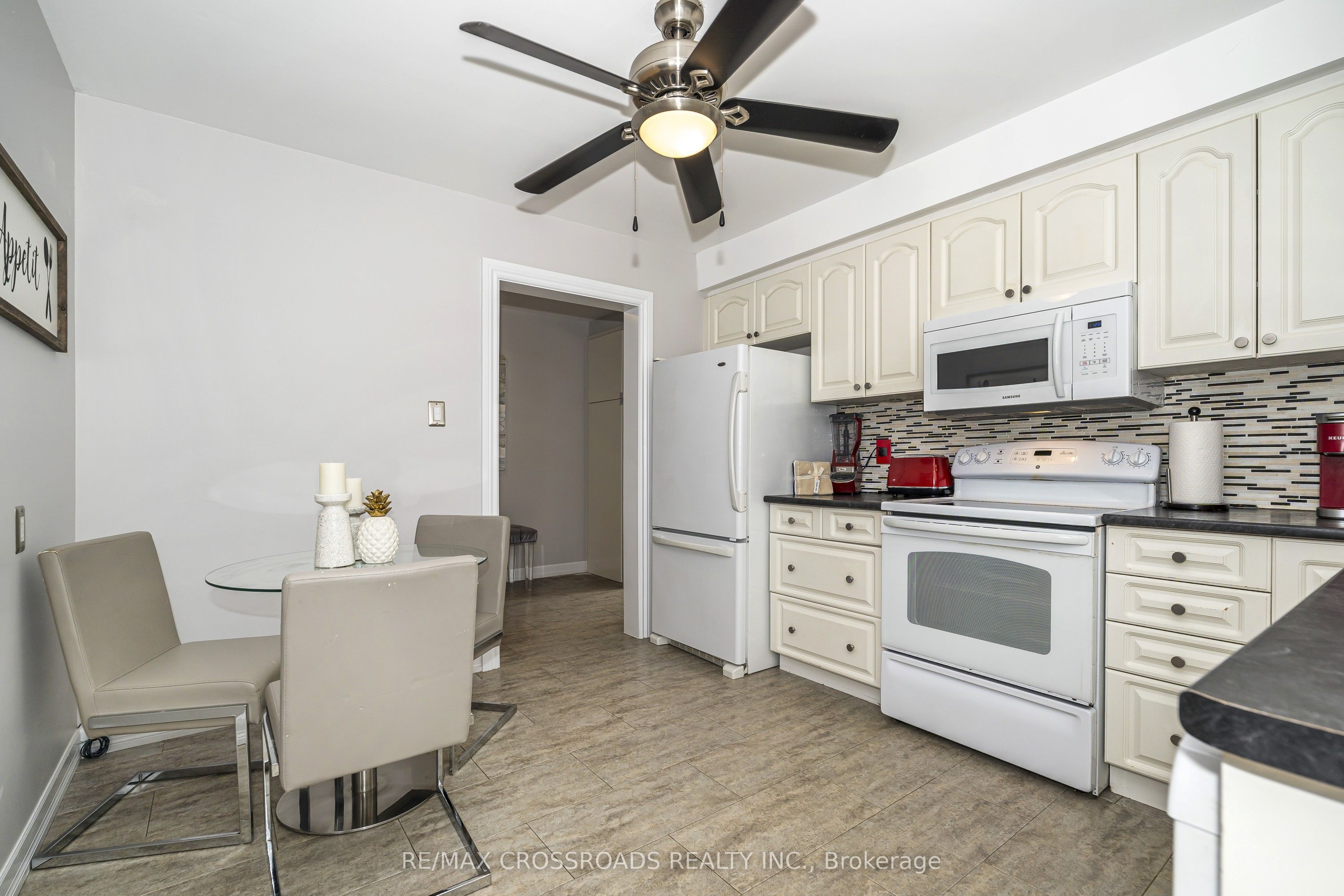 655 Dodsworth Crescent Property Photo 8