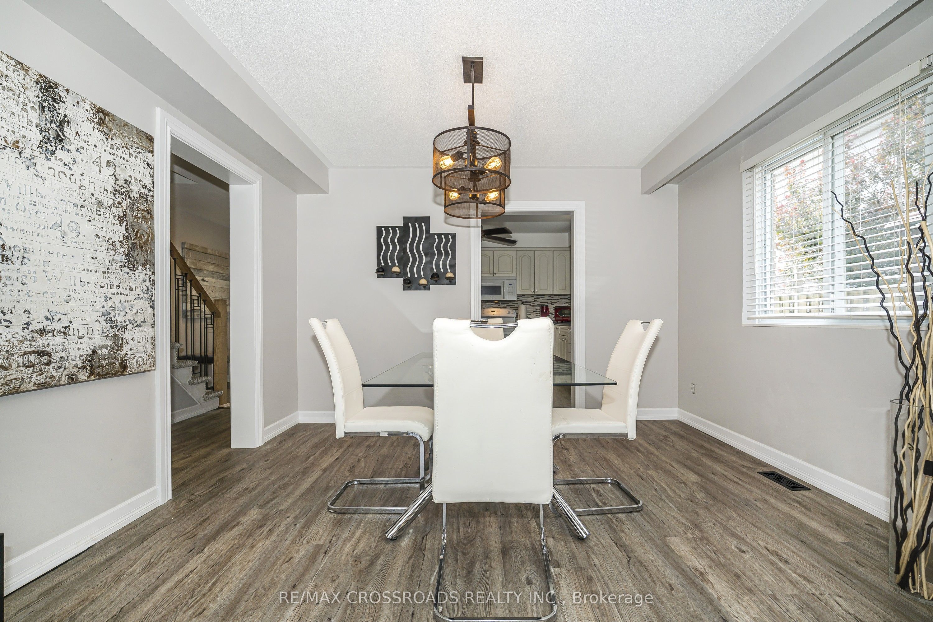 655 Dodsworth Crescent Property Photo 12