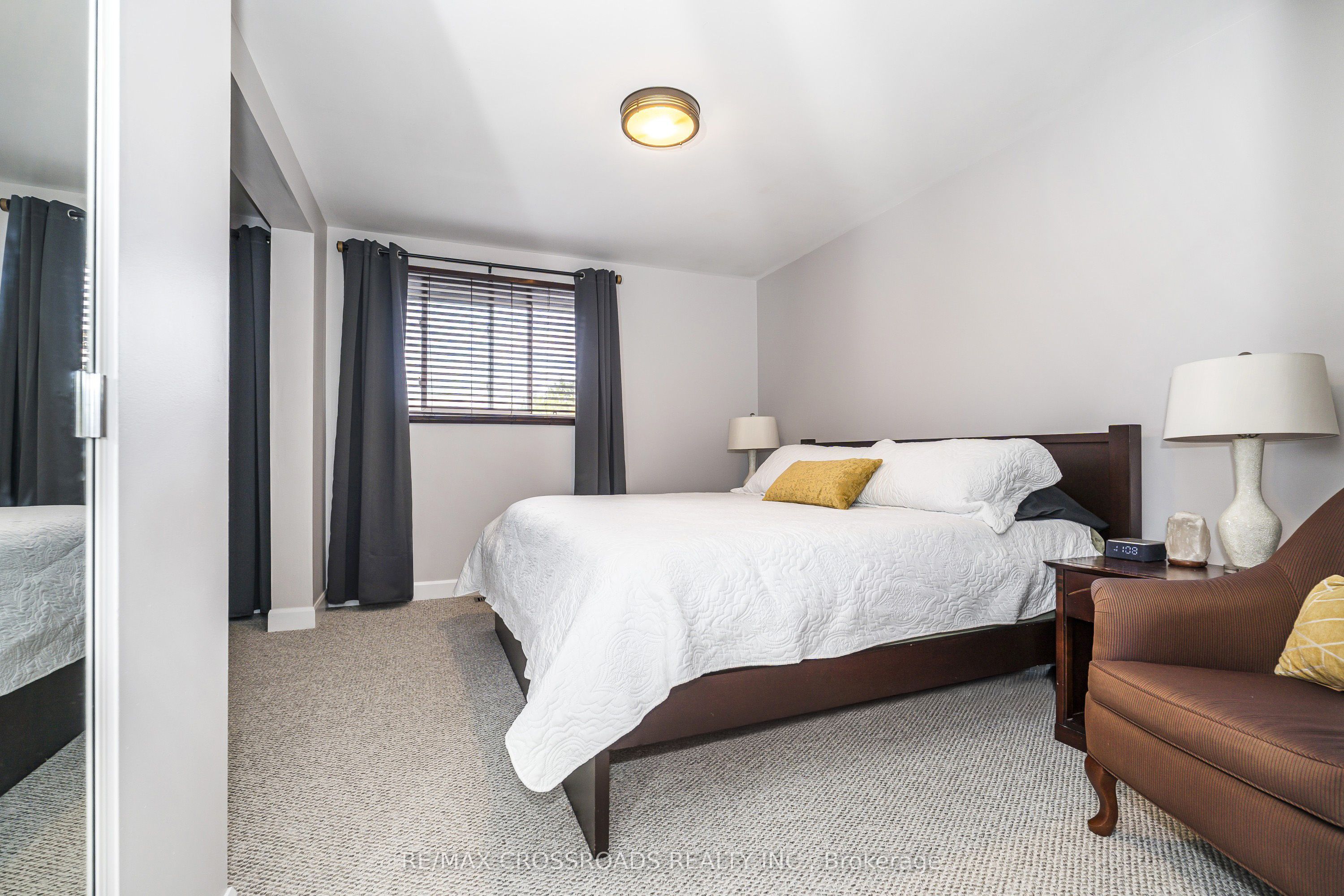 655 Dodsworth Crescent Property Photo 18