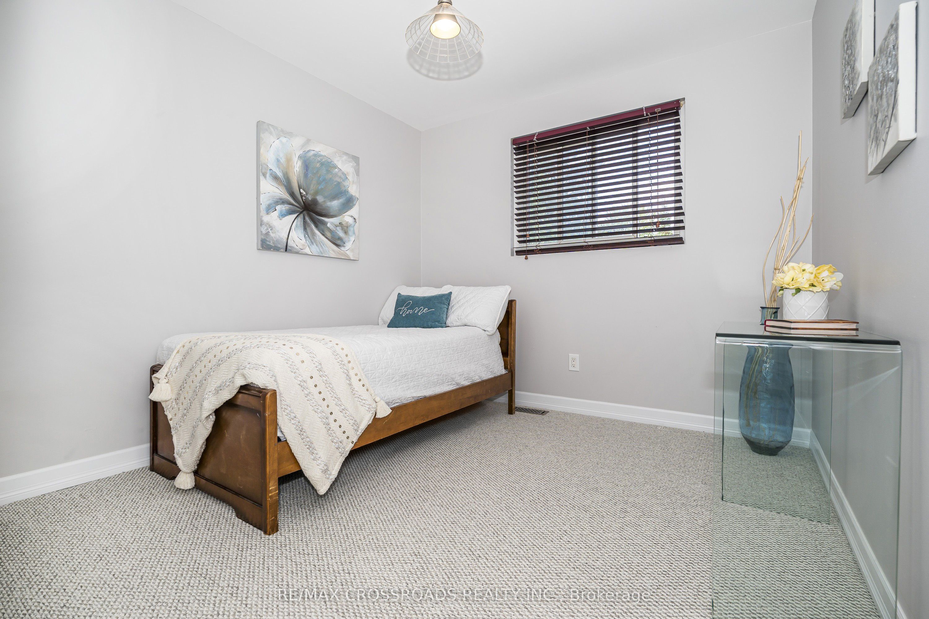 655 Dodsworth Crescent Property Photo 20