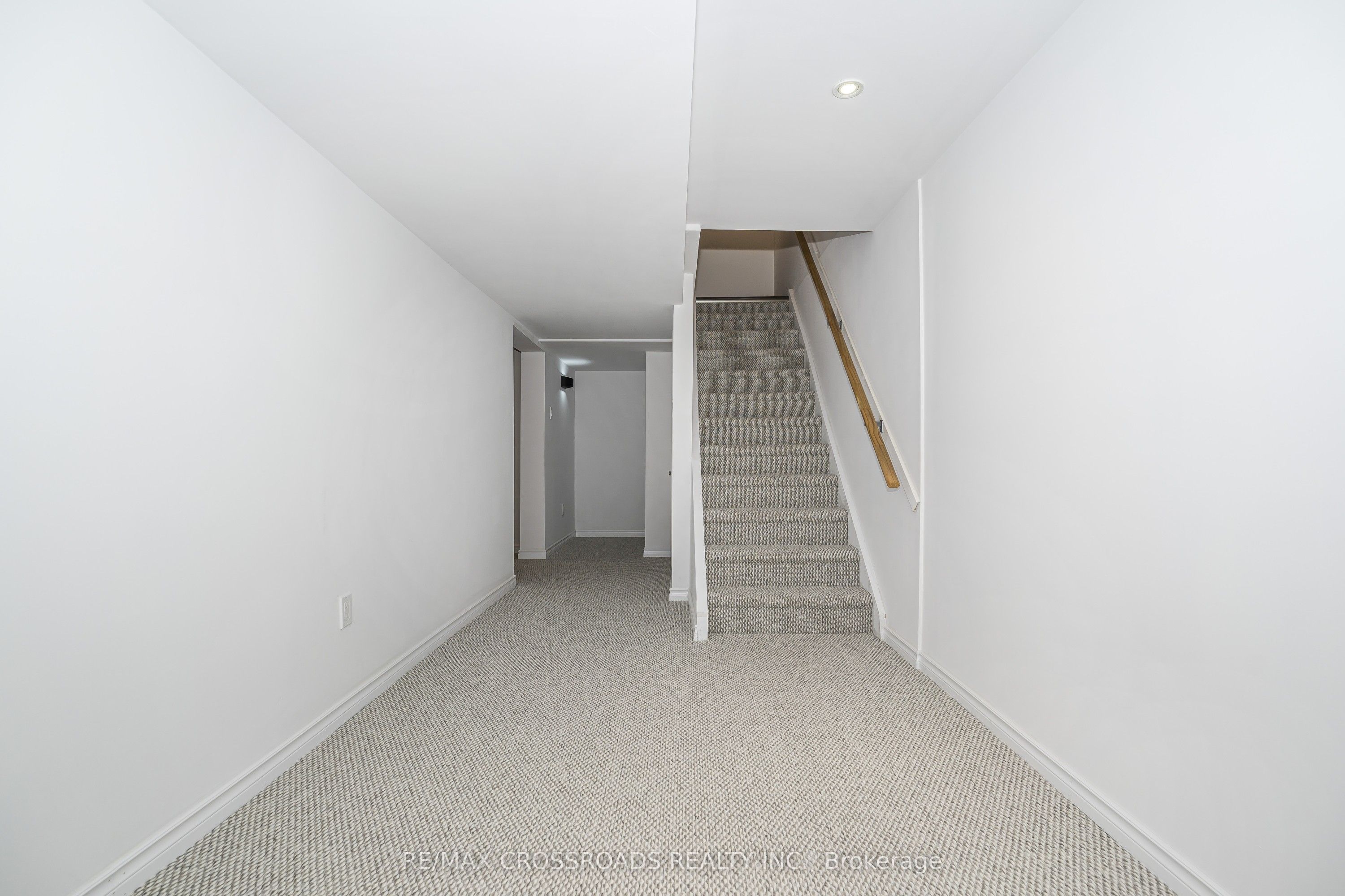 655 Dodsworth Crescent Property Photo 23