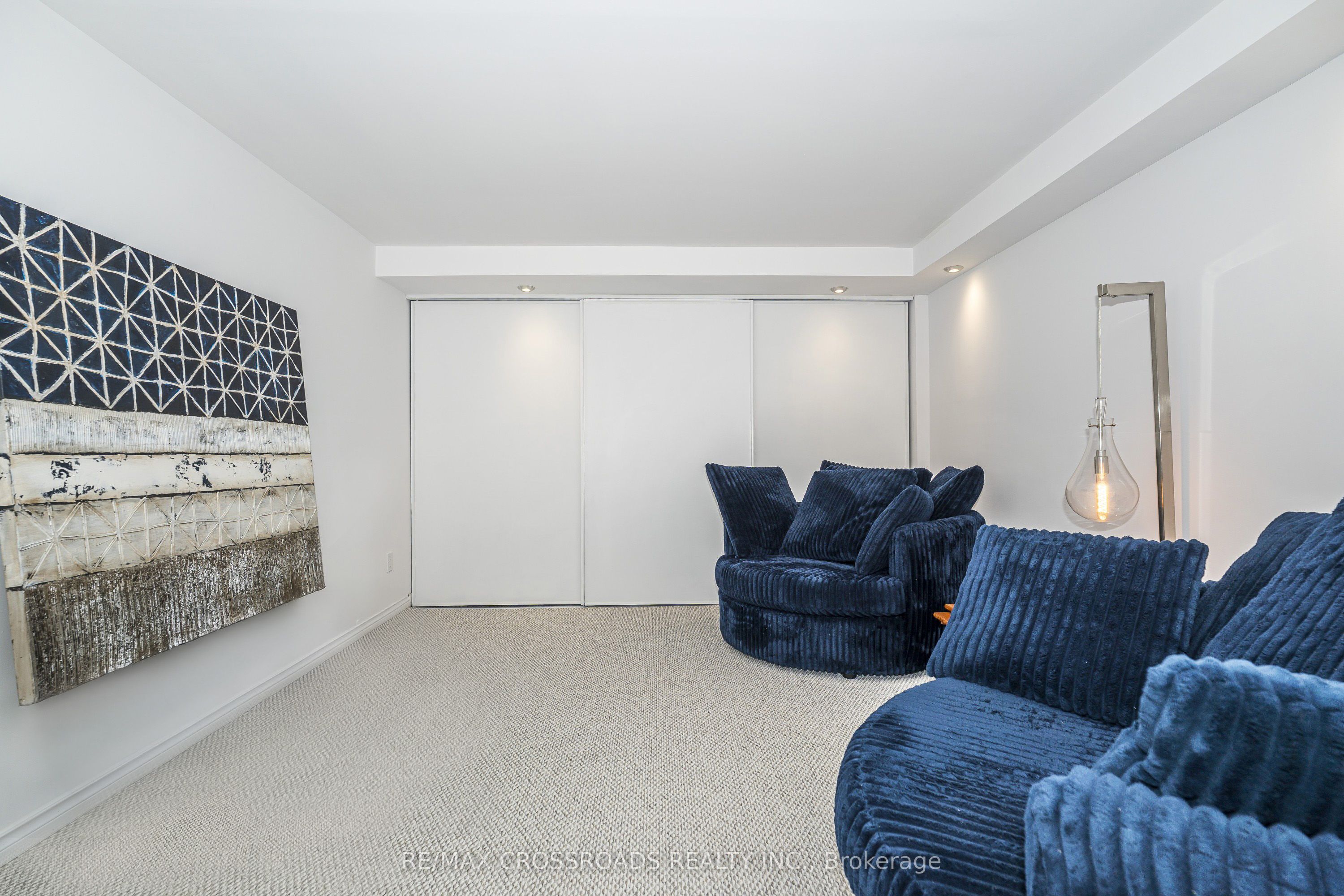 655 Dodsworth Crescent Property Photo 26