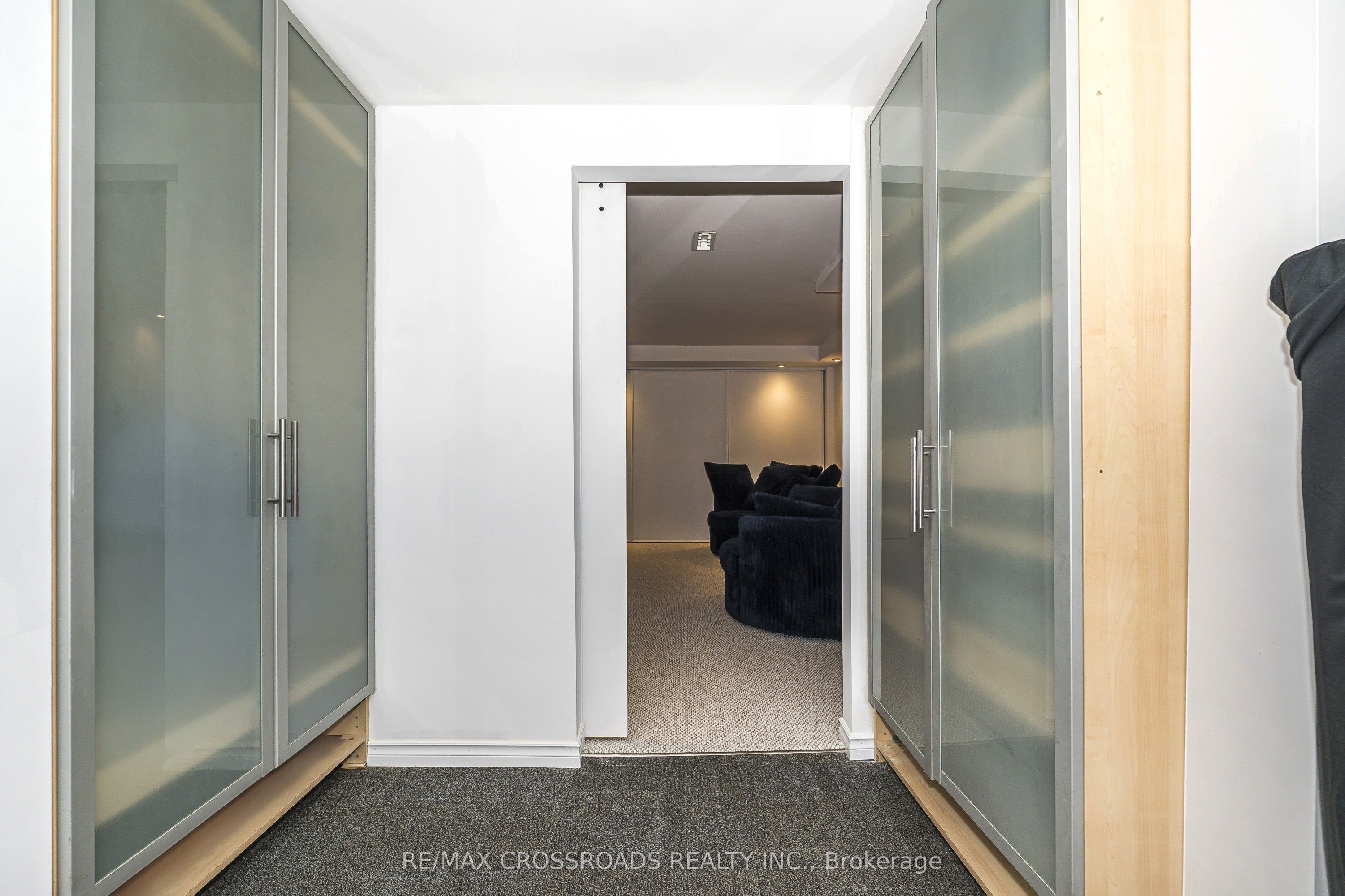655 Dodsworth Crescent Property Photo 32