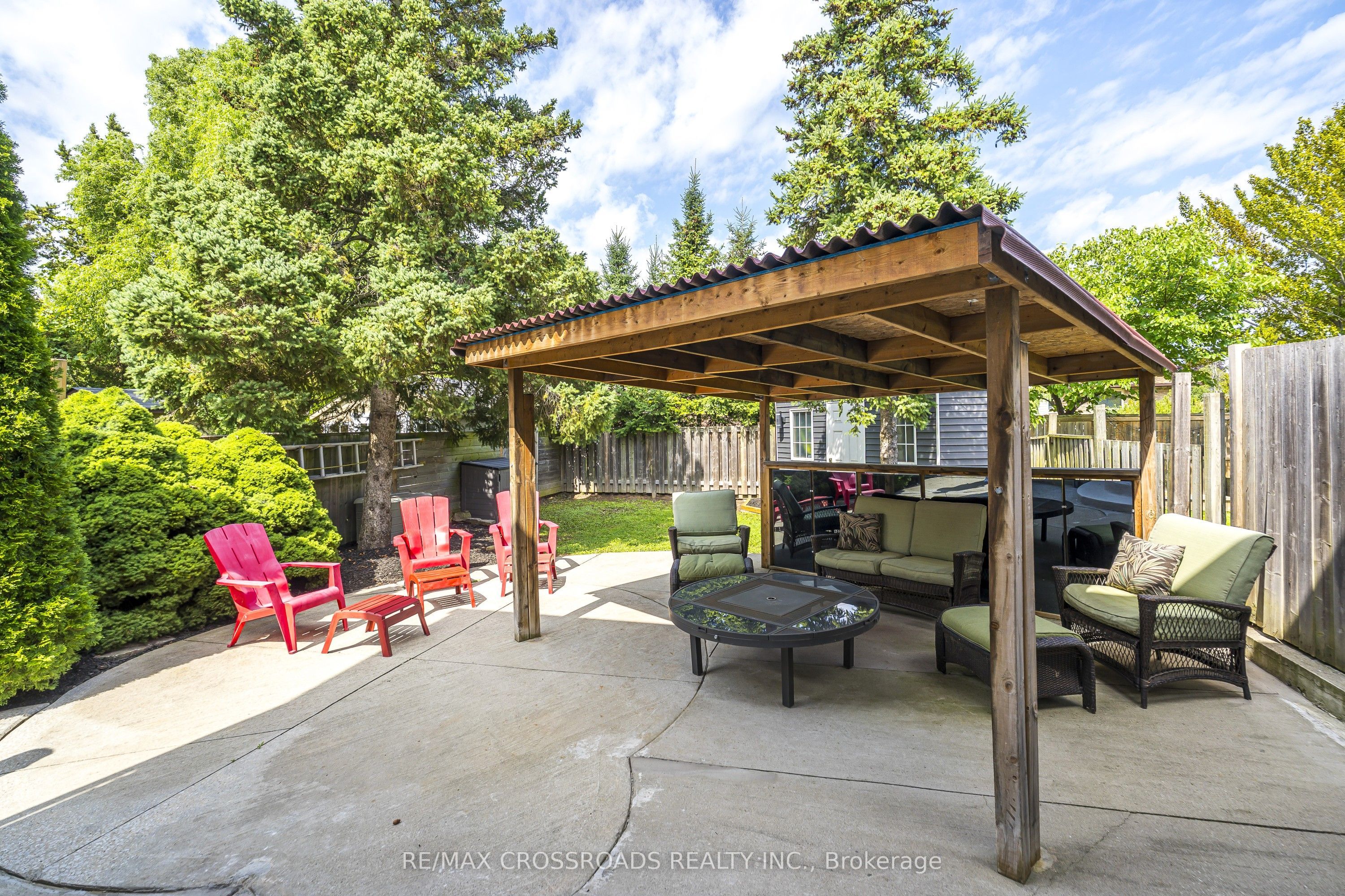 655 Dodsworth Crescent Property Photo 33