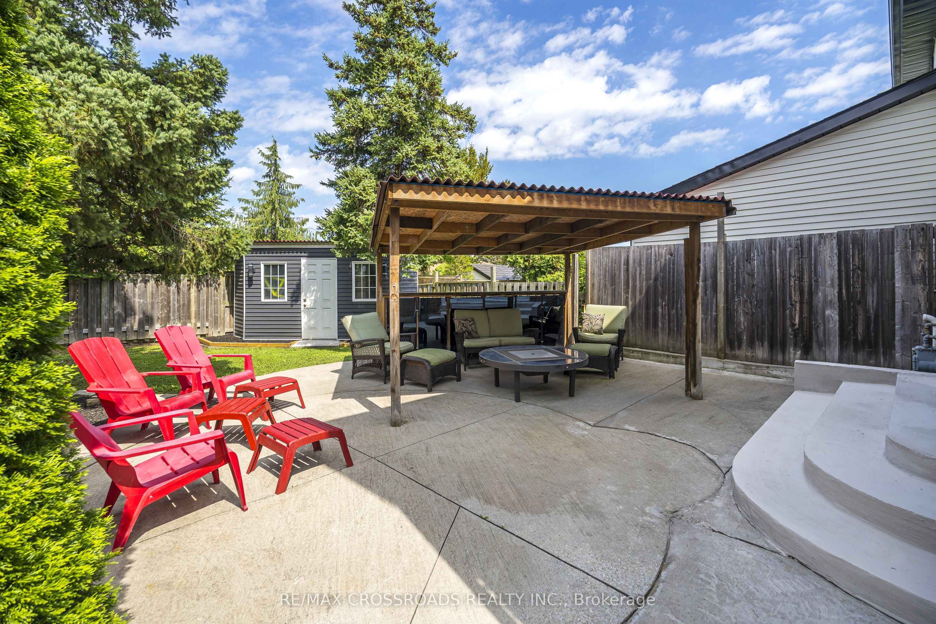 655 Dodsworth Crescent Property Photo 35