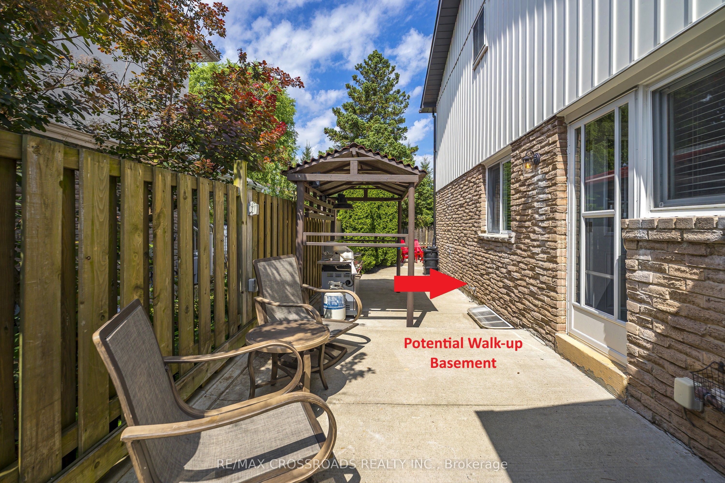 655 Dodsworth Crescent Property Photo 36