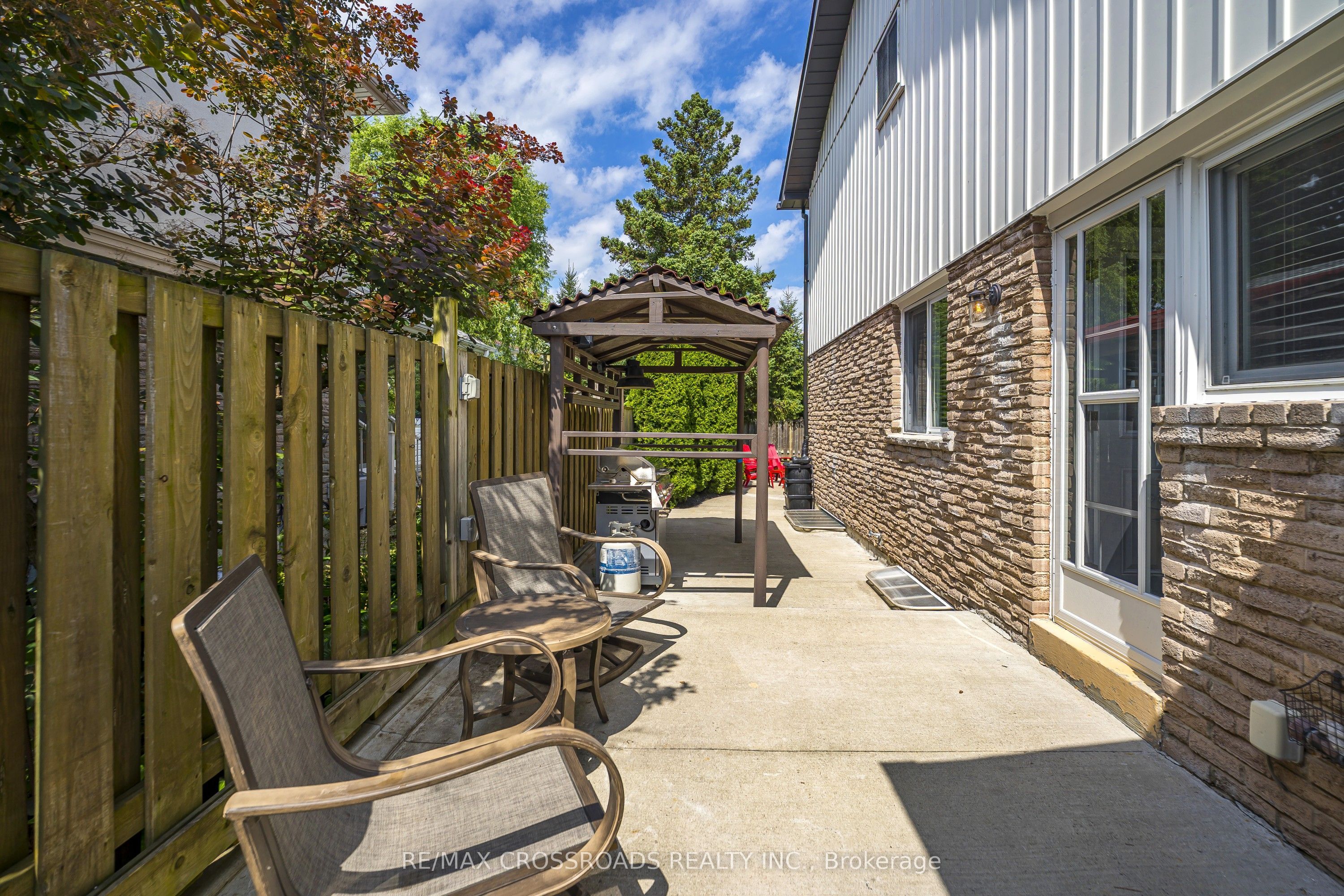 655 Dodsworth Crescent Property Photo 38