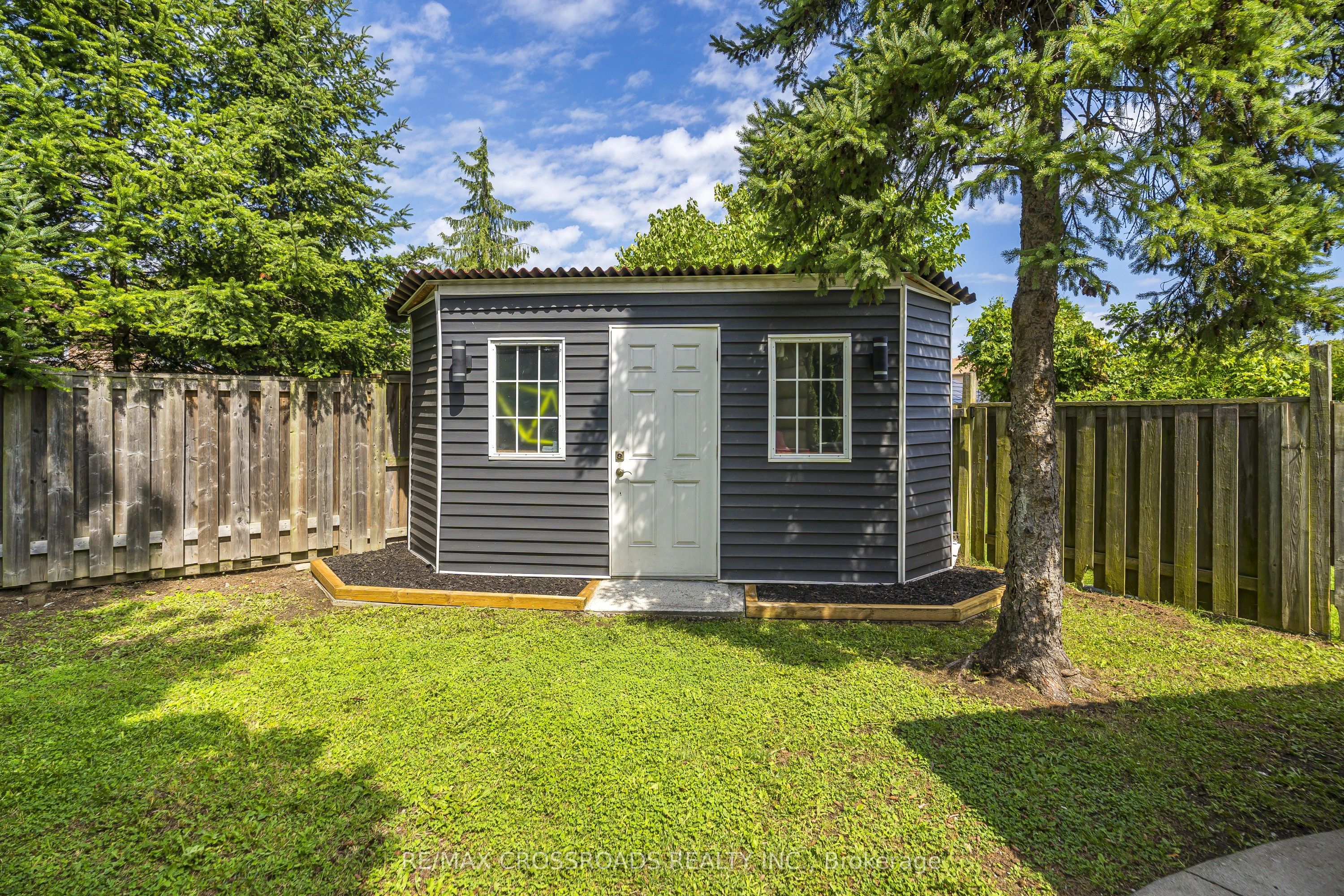 655 Dodsworth Crescent Property Photo 39