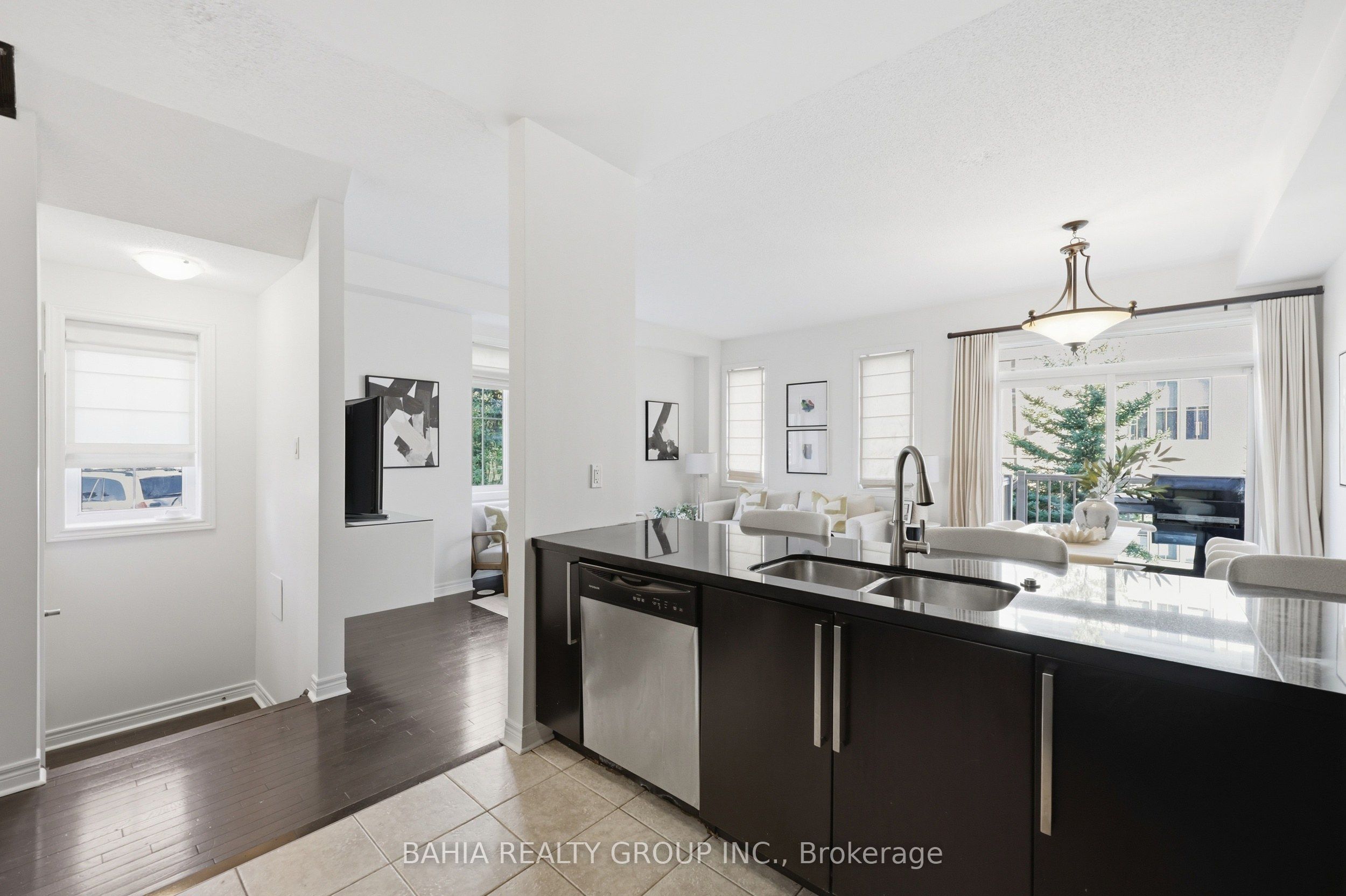 55 Cedar Lake Crescent E Property Photo 15