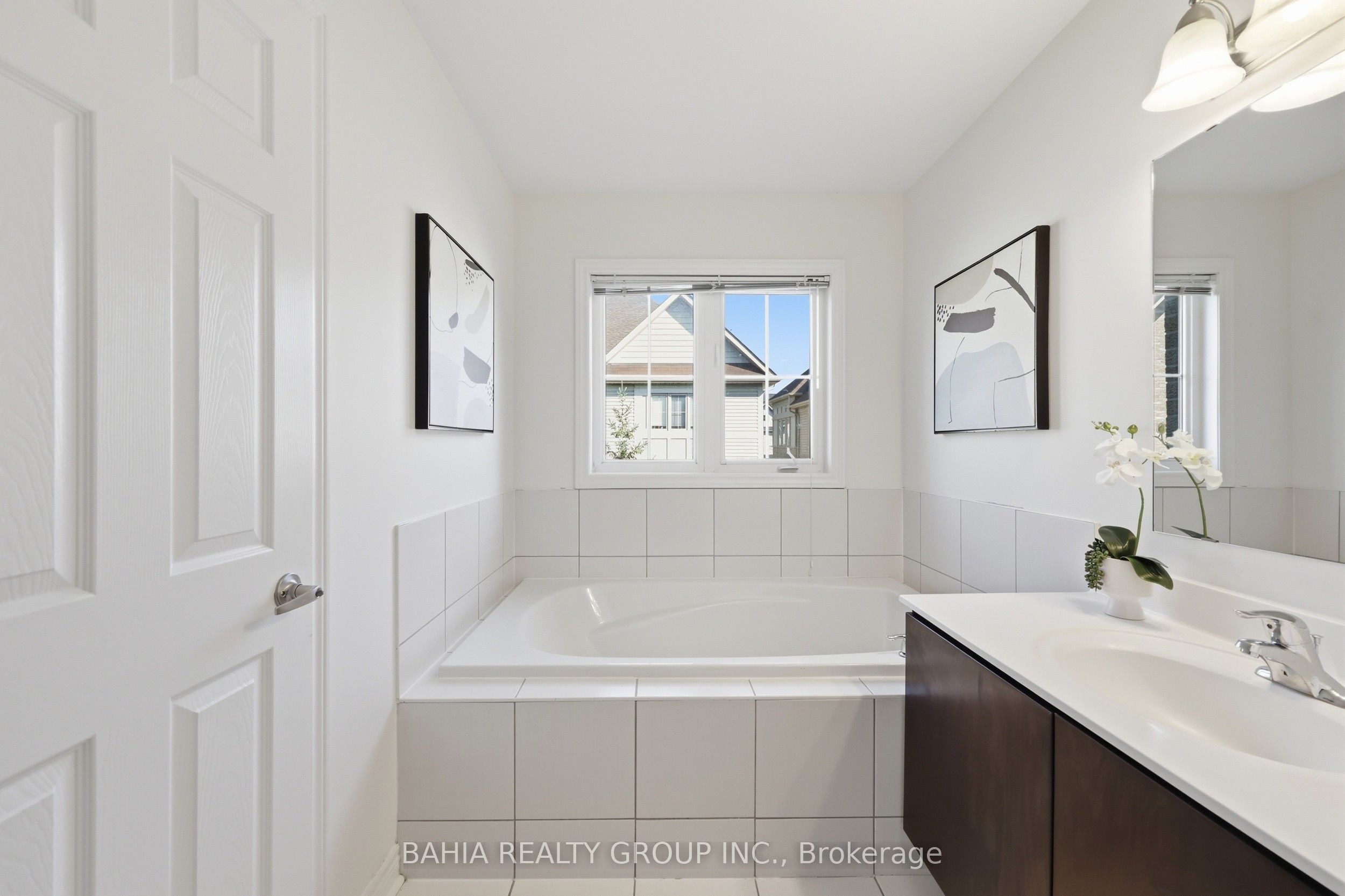 55 Cedar Lake Crescent E Property Photo 26