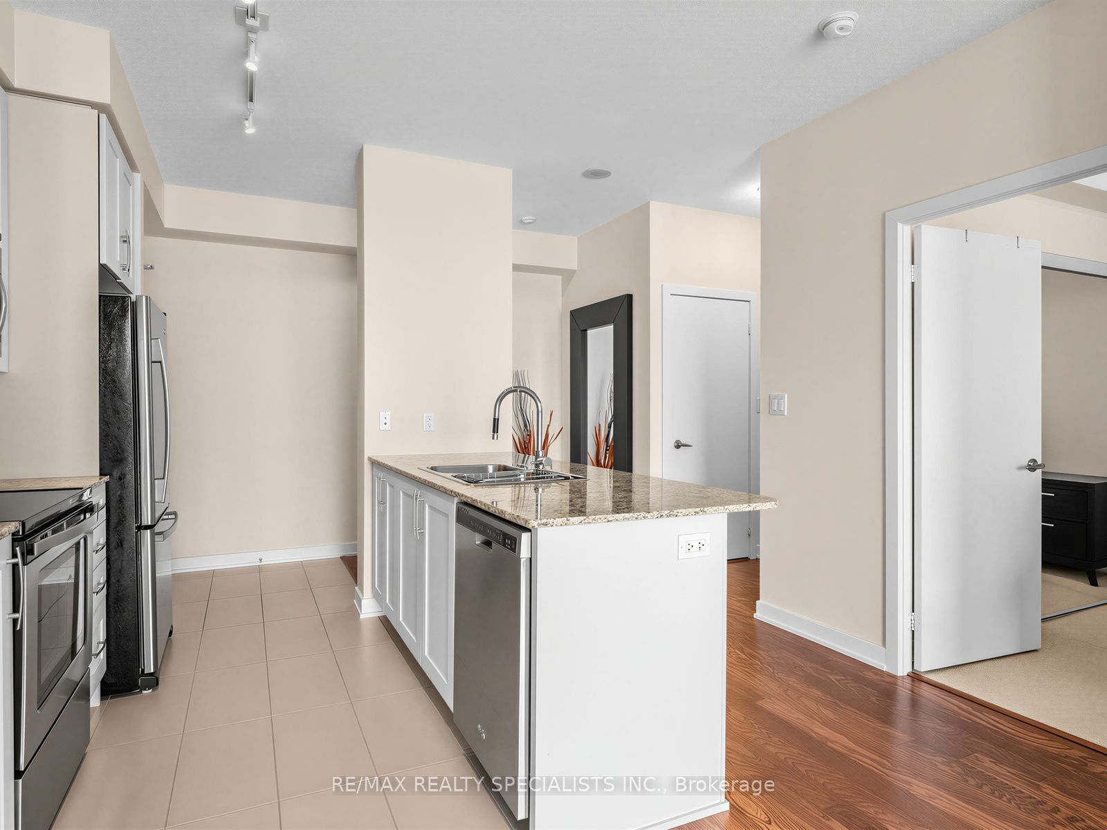 4065 Brickstone Mews 1401 Property Photo 3