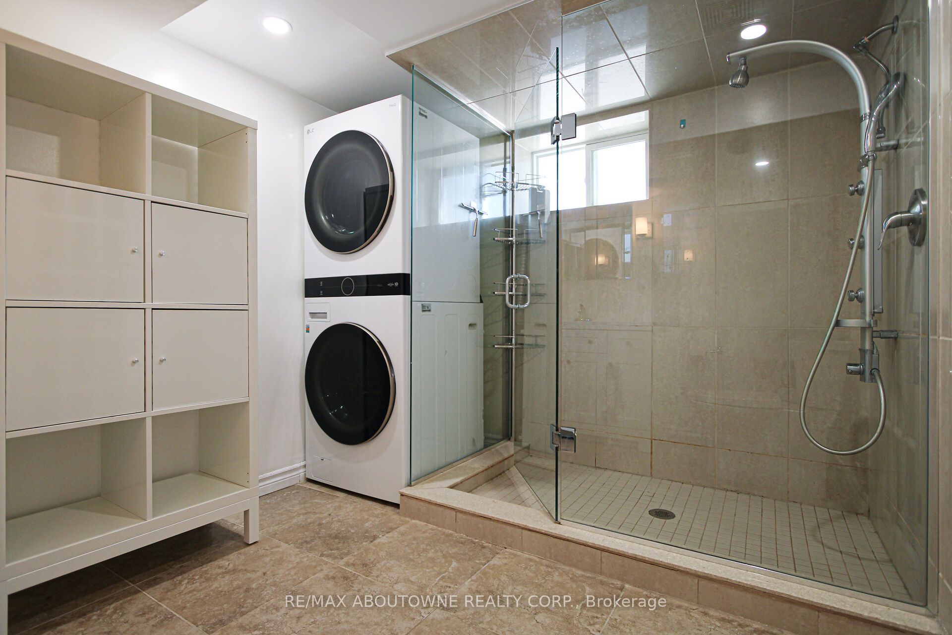 2105 Maplewood Drive Property Photo 37