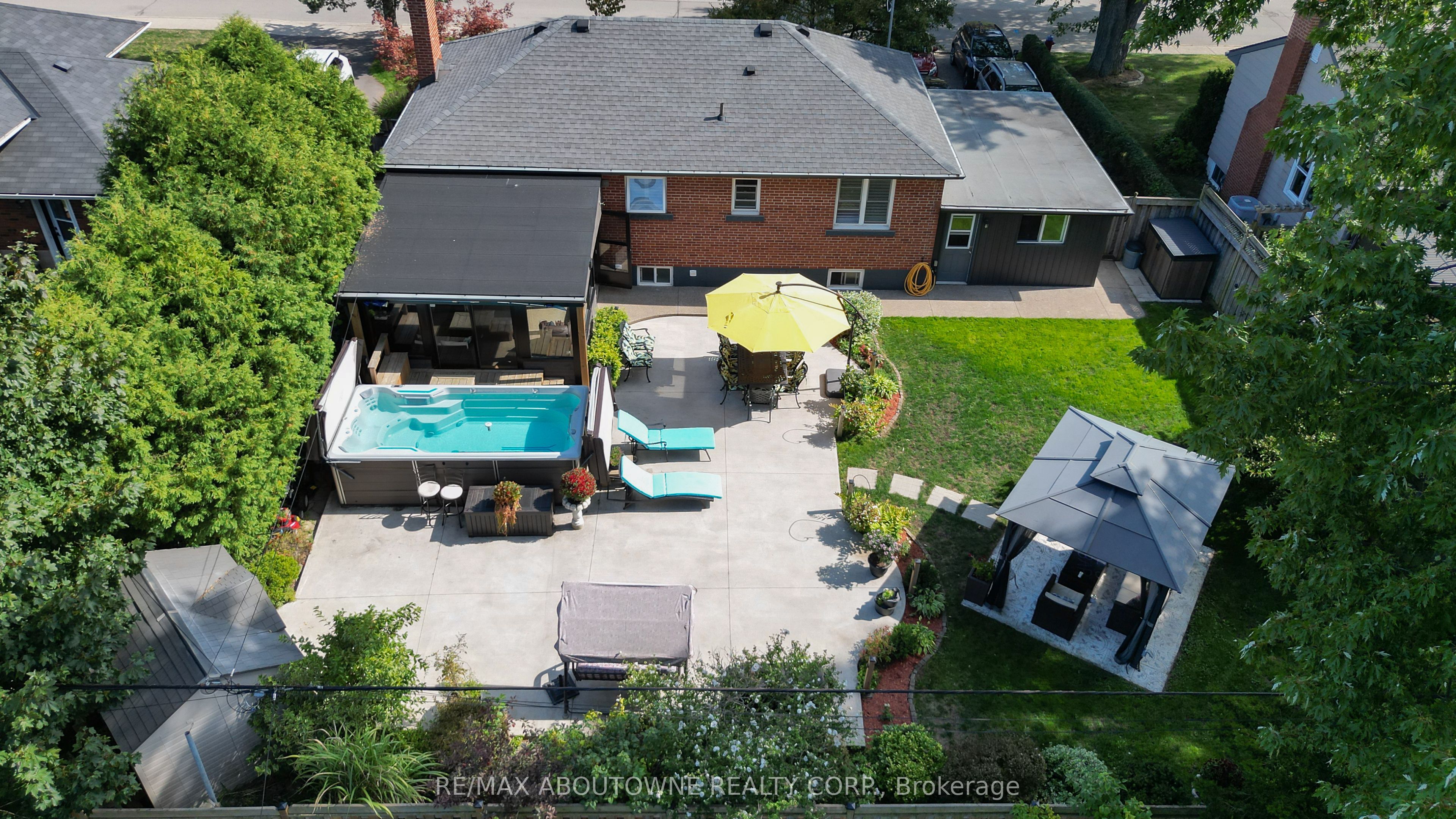 2105 Maplewood Drive Property Photo 49