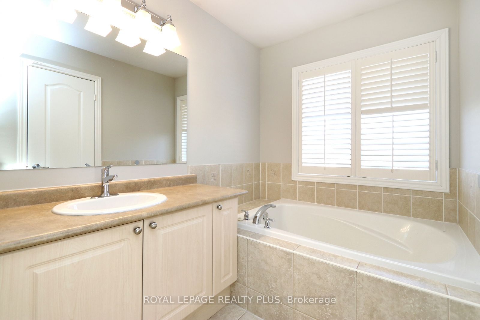 3656 Twinmaple Drive Property Photo 15