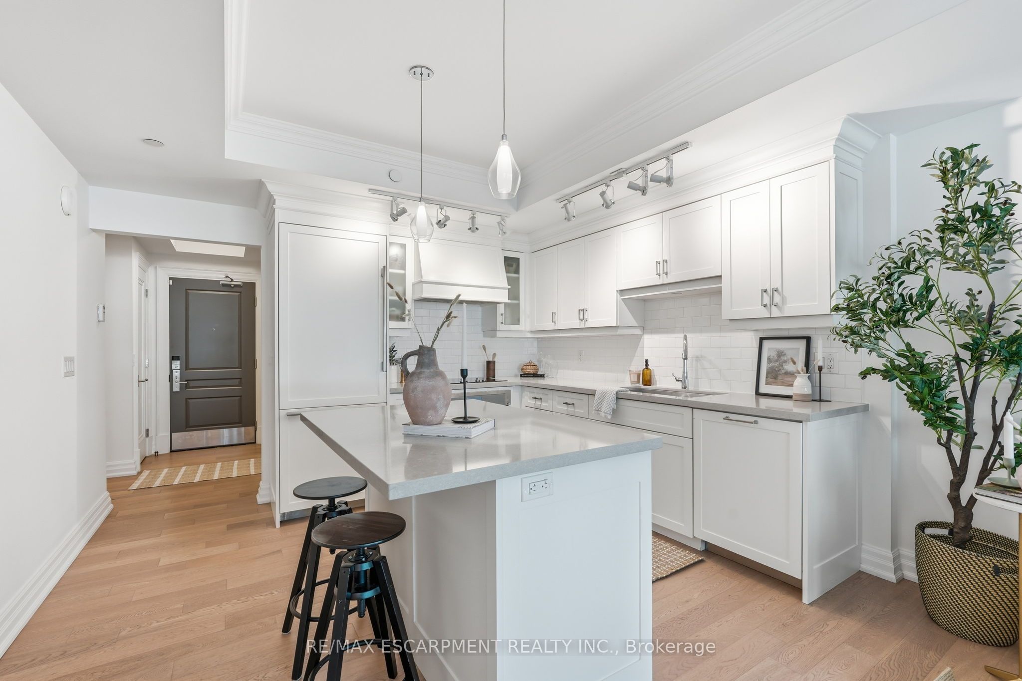 2060 Lakeshore Road 310 Property Photo 12