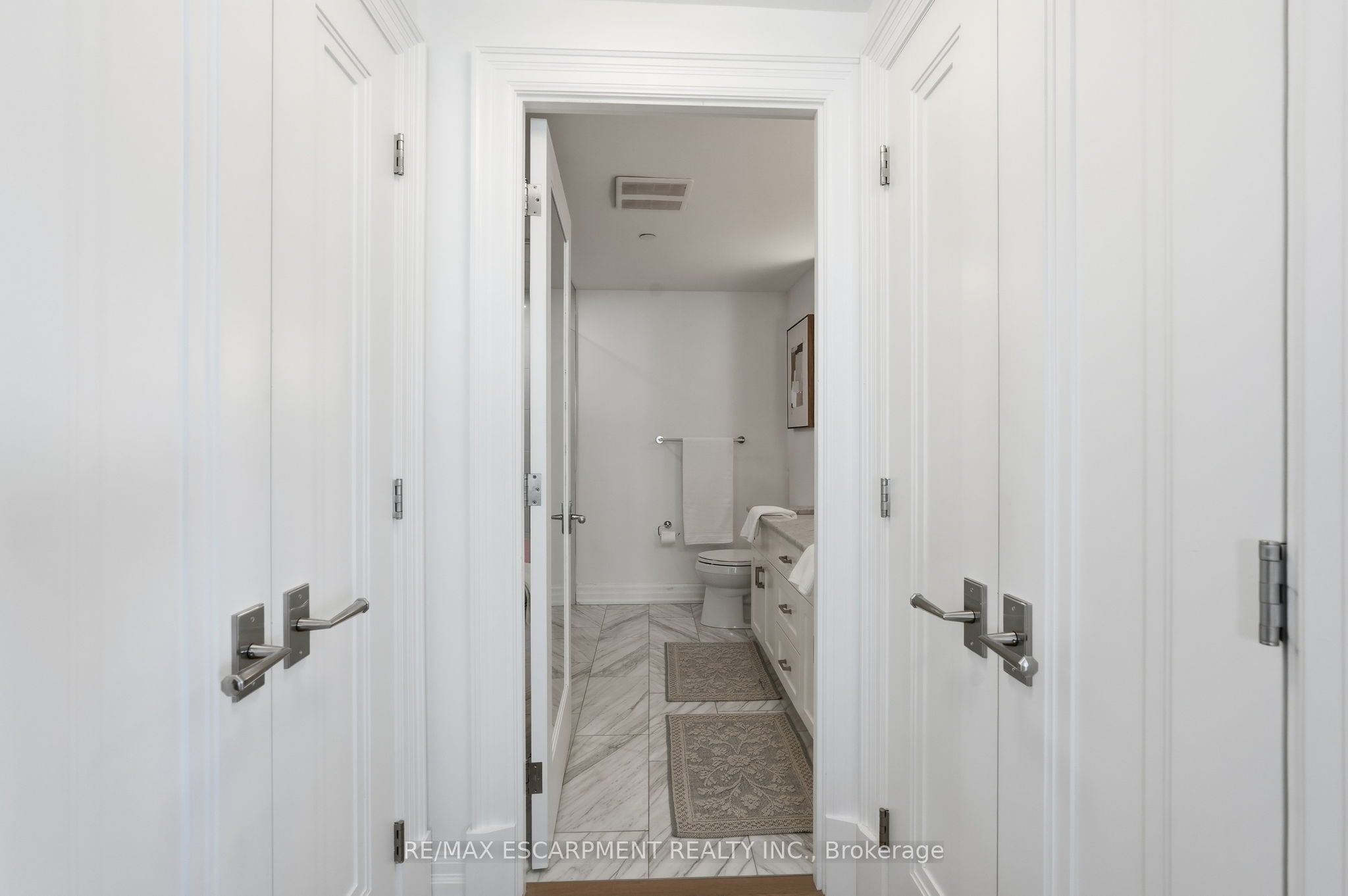 2060 Lakeshore Road 310 Property Photo 24