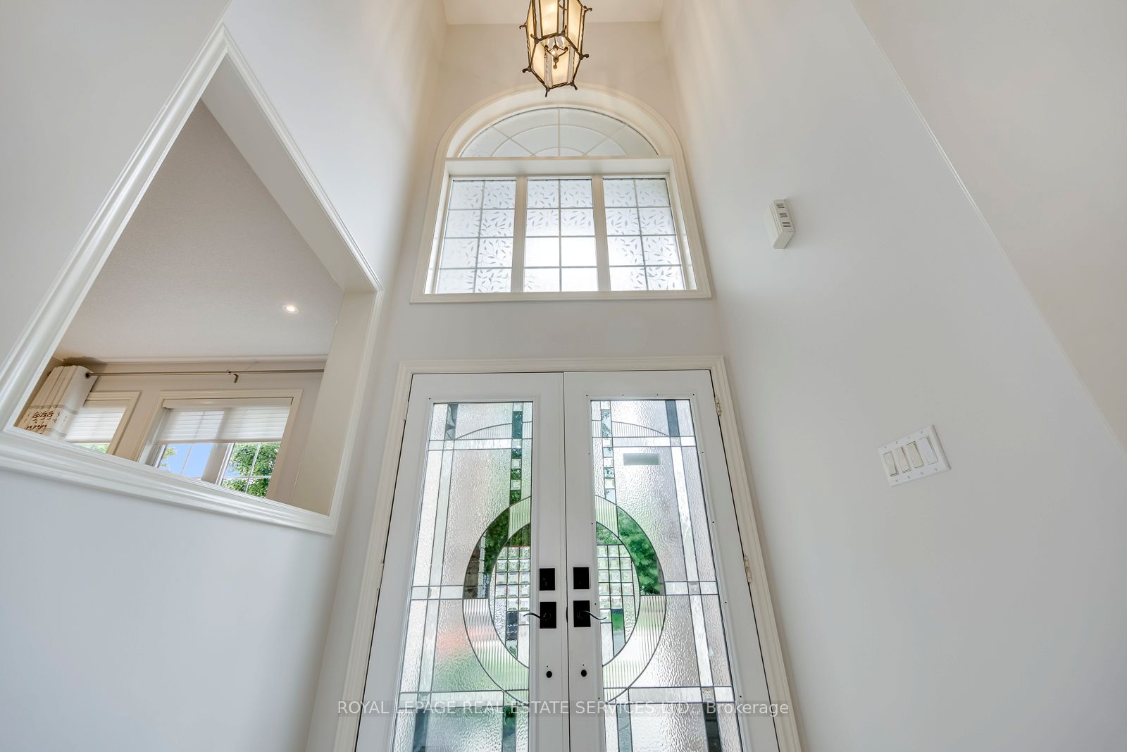 2249 Glazebrook Circle Property Photo 8