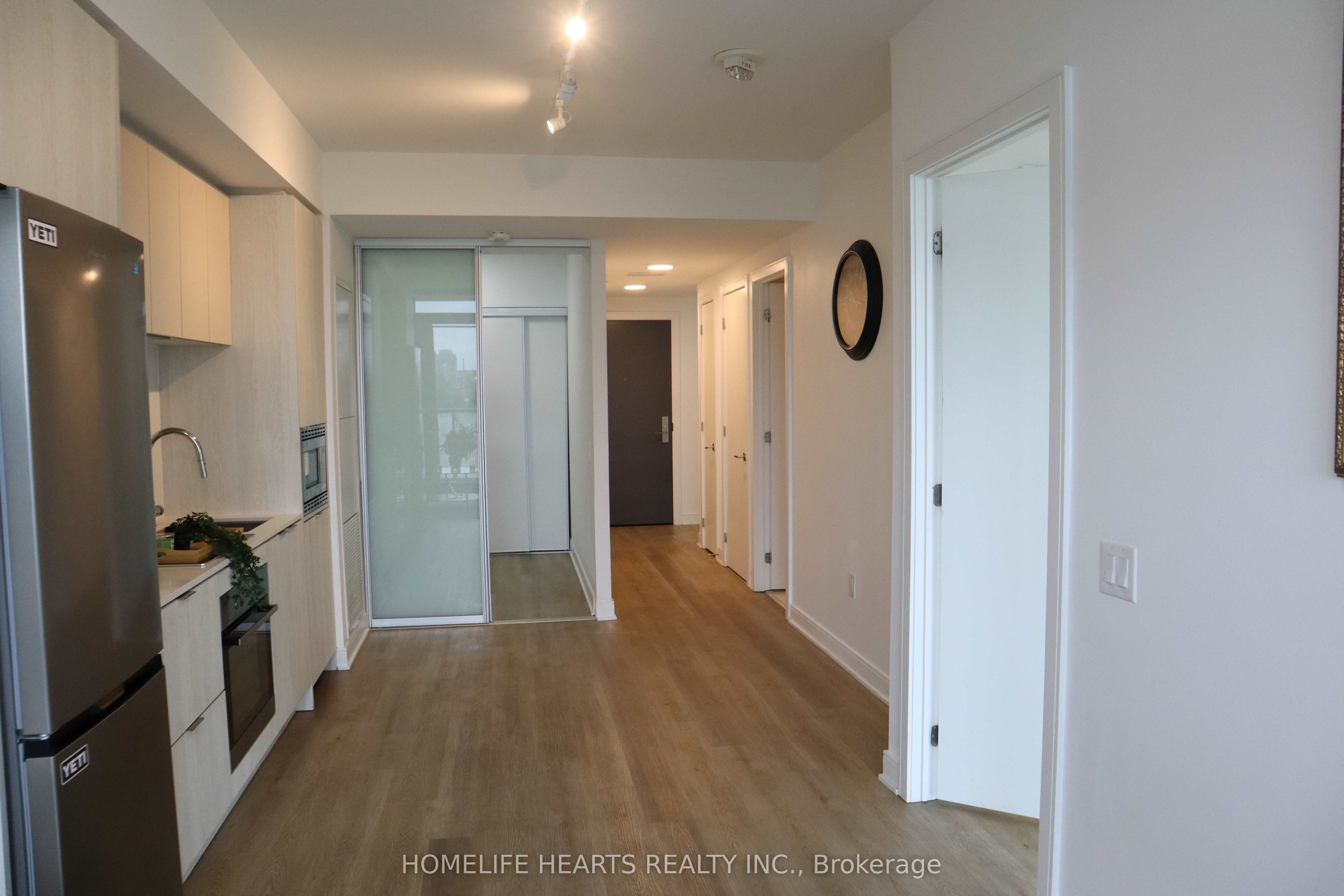 86 Dundas Street E 421 Property Photo 6