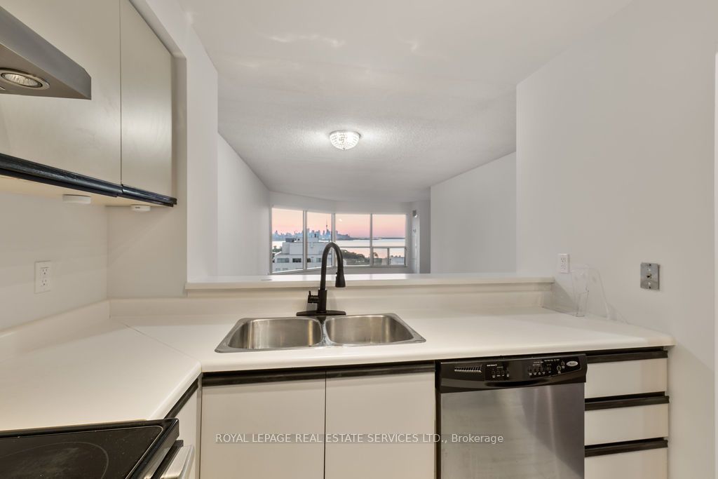 2269 Lake Shore Boulevard W 2105 Property Photo 7