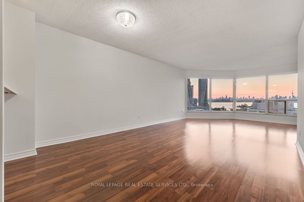 2269 Lake Shore Boulevard W 2105 Property Photo 9