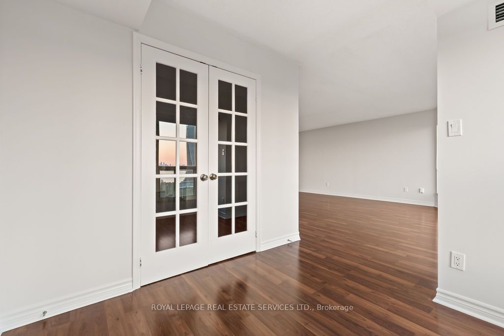 2269 Lake Shore Boulevard W 2105 Property Photo 15