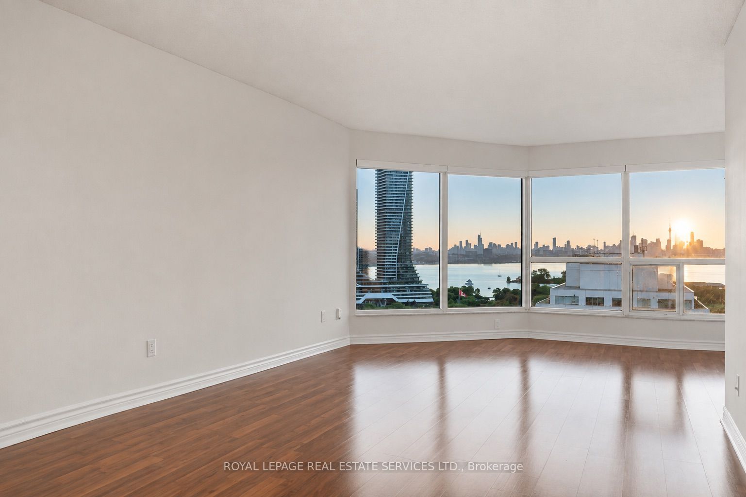 2269 Lake Shore Boulevard W 2105 Property Photo 20
