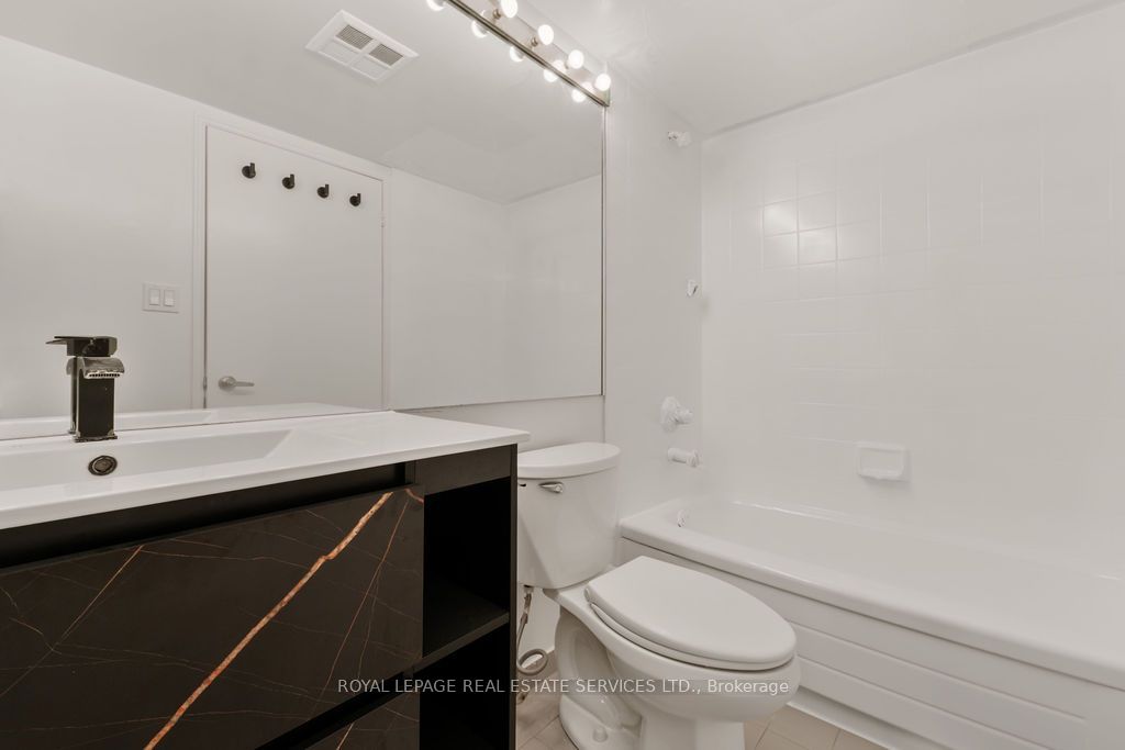 2269 Lake Shore Boulevard W 2105 Property Photo 27