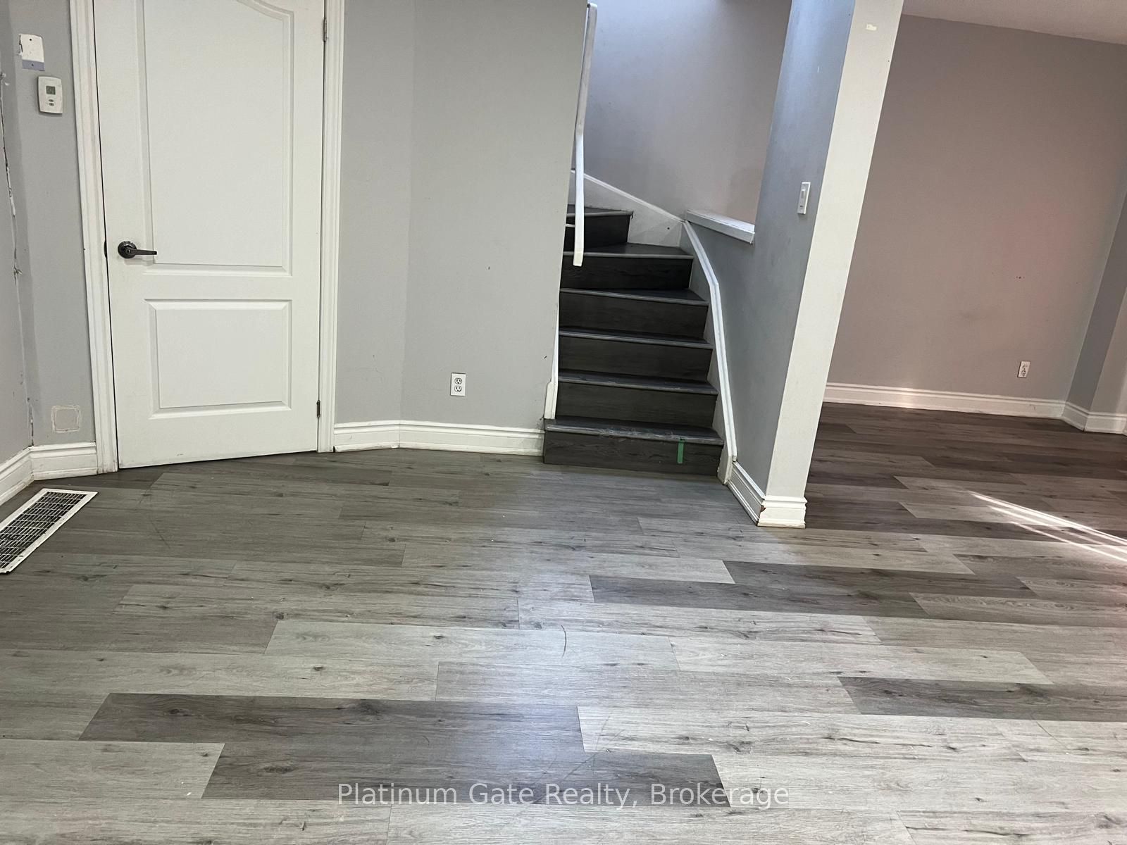 108 Courtleigh Square Property Photo 3